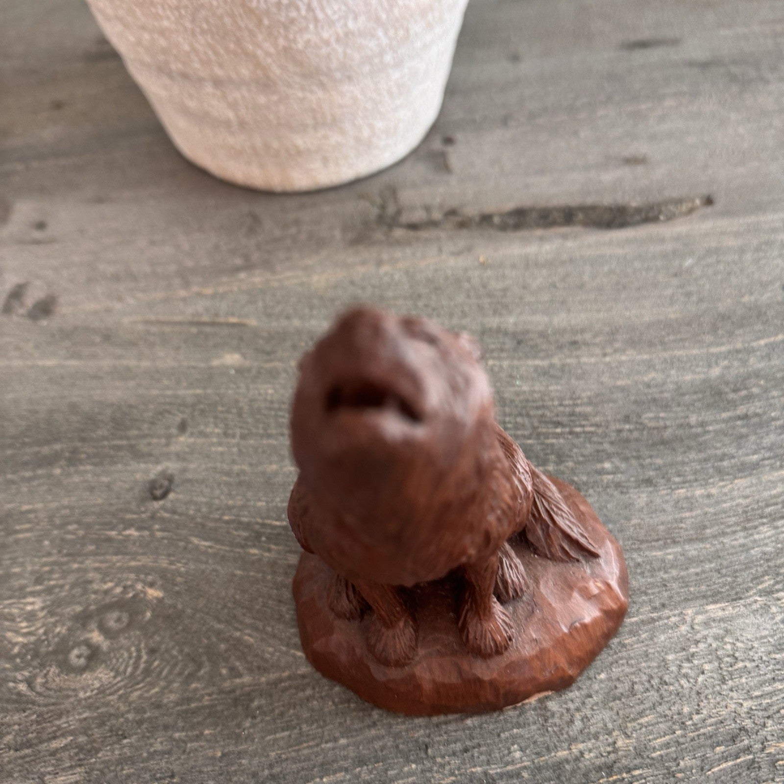 Red Mill Manufacturing Howling Wolf Figurine #347 Vintage 1992 Pecan Shell