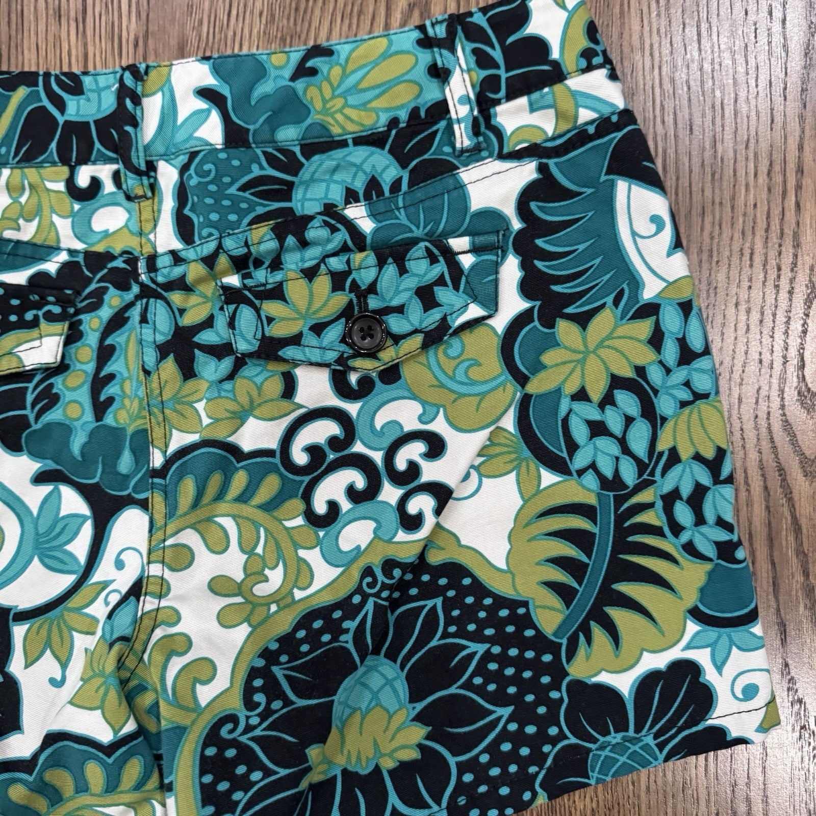 Ann Taylor Floral Print Shorts Size 4 Teal Green Black White Bold Summer