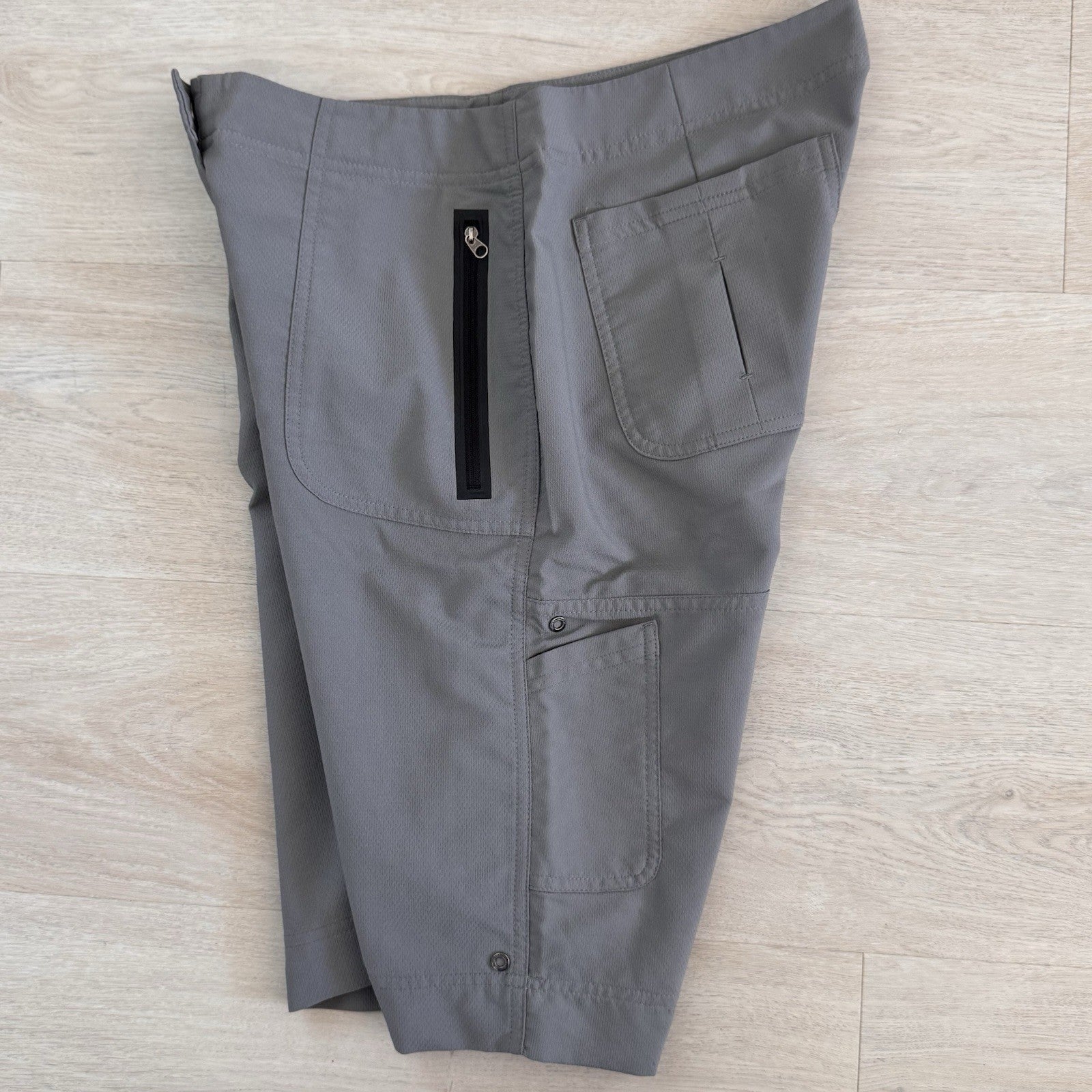 Annika Cutter & Buck Gray Golf Shorts Womens 6 Performance Zip Pockets