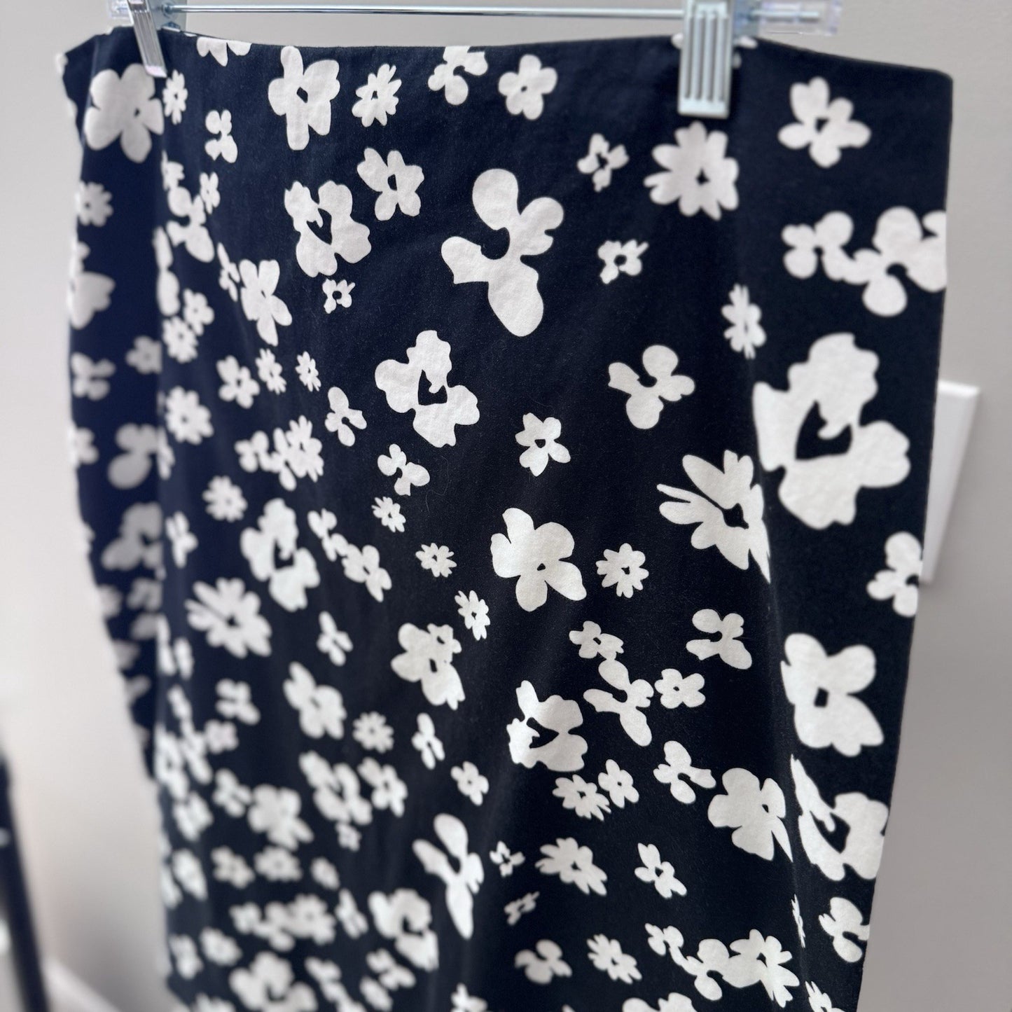 Talbots Women’s Skirt Size 14 Navy White Floral Print Cotton Stretch