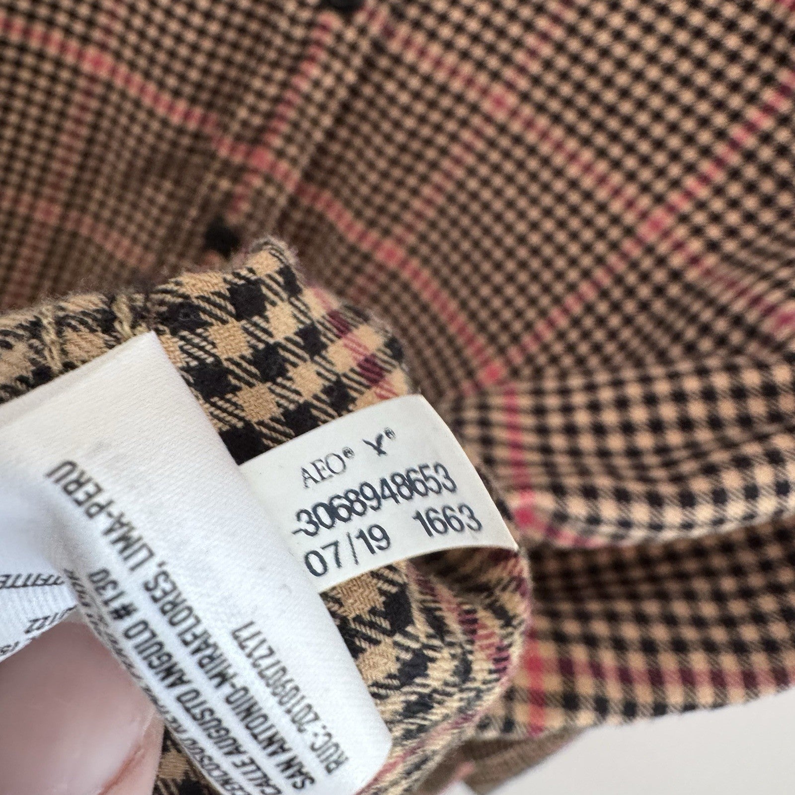 American Eagle XL Plaid Button Up Shirt Pink Tan Black Flannel Y2K