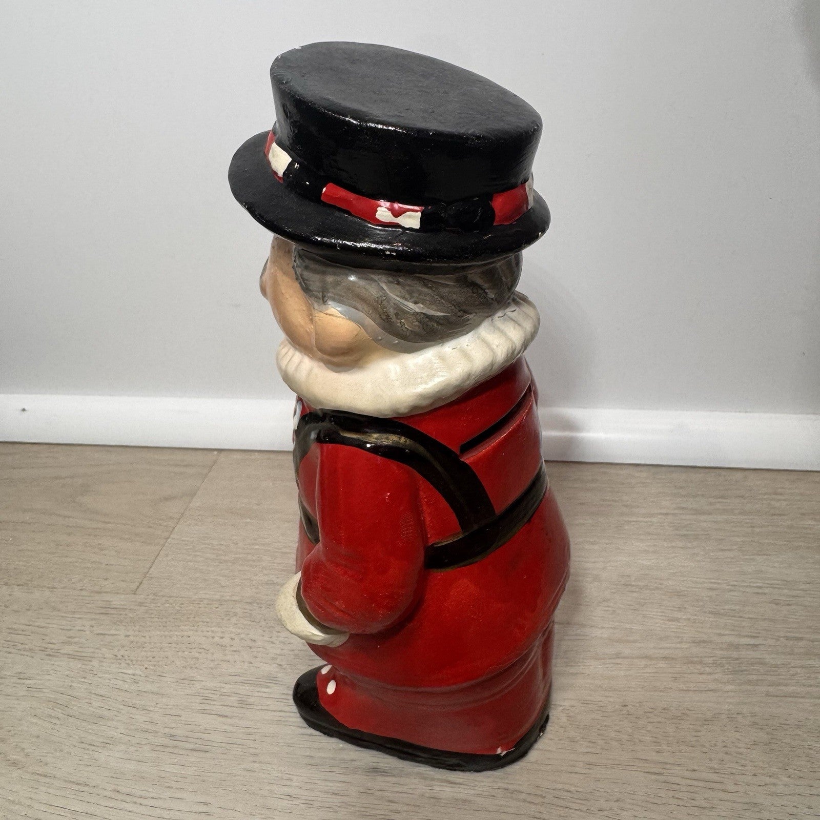Vintage London Beefeater Yeoman Warder Coin Bank Chalkware Mid Century Souvenir