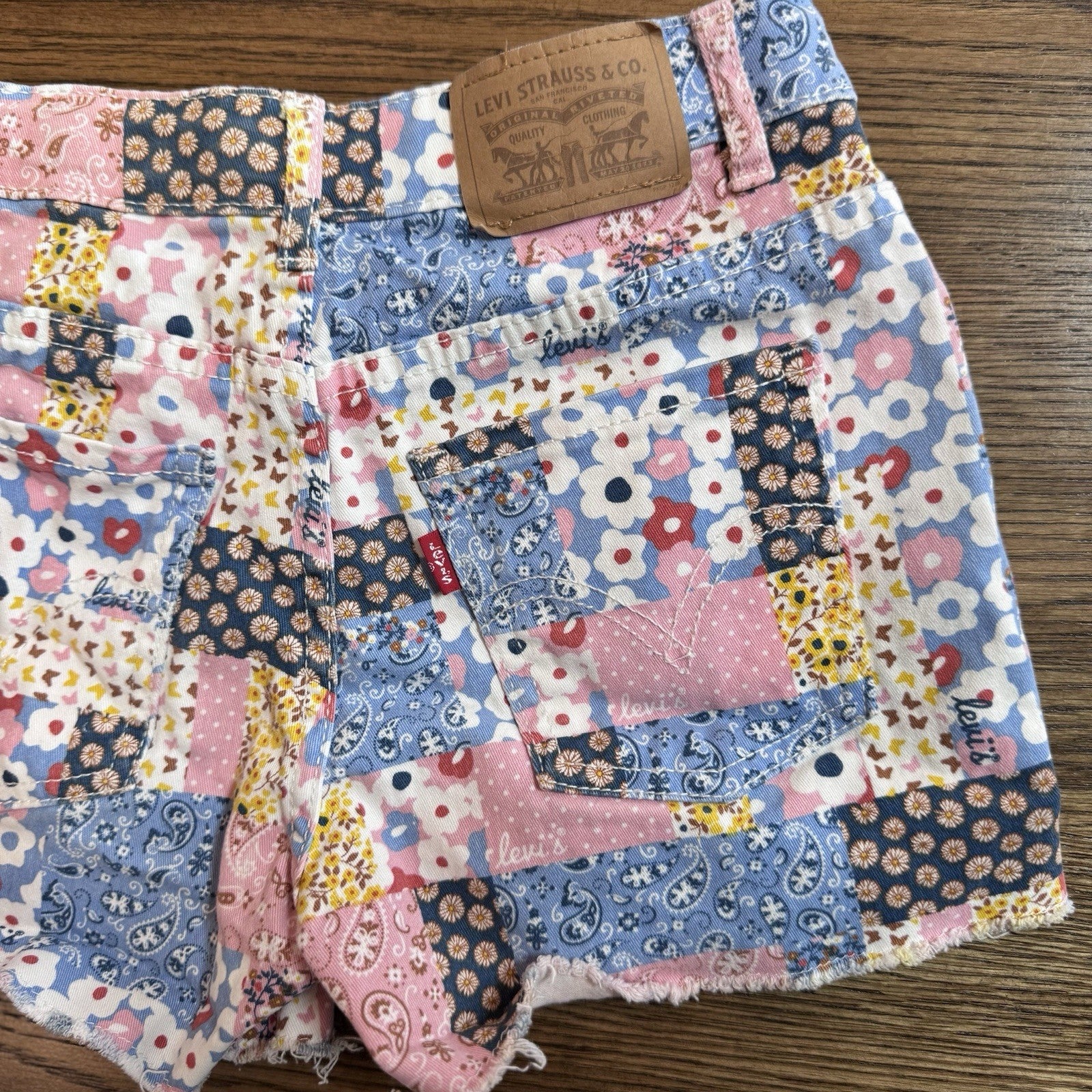 Levi’s Girls Girlfriend Shorts Size 10 Patchwork Floral Print Raw Hem Denim