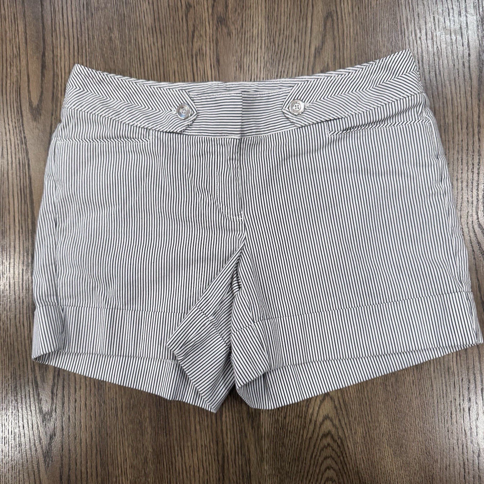 White House Black Market Women’s Pinstripe Shorts Size 6 Blue White Stretch