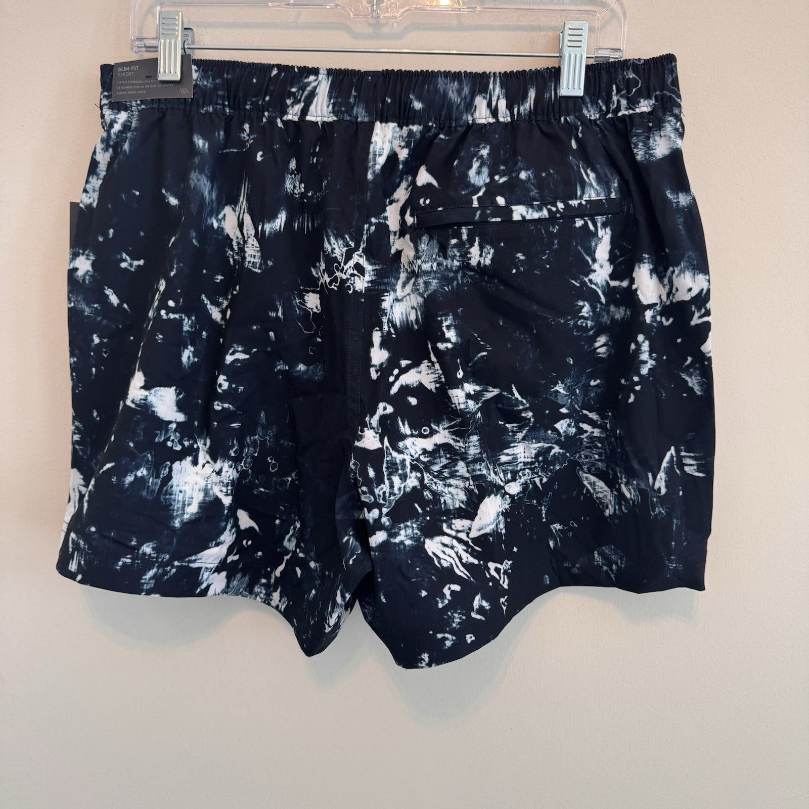 VRST Men’s 5” Resort Short Indigo Craft Print Medium NWT Quick Dry UV Protection