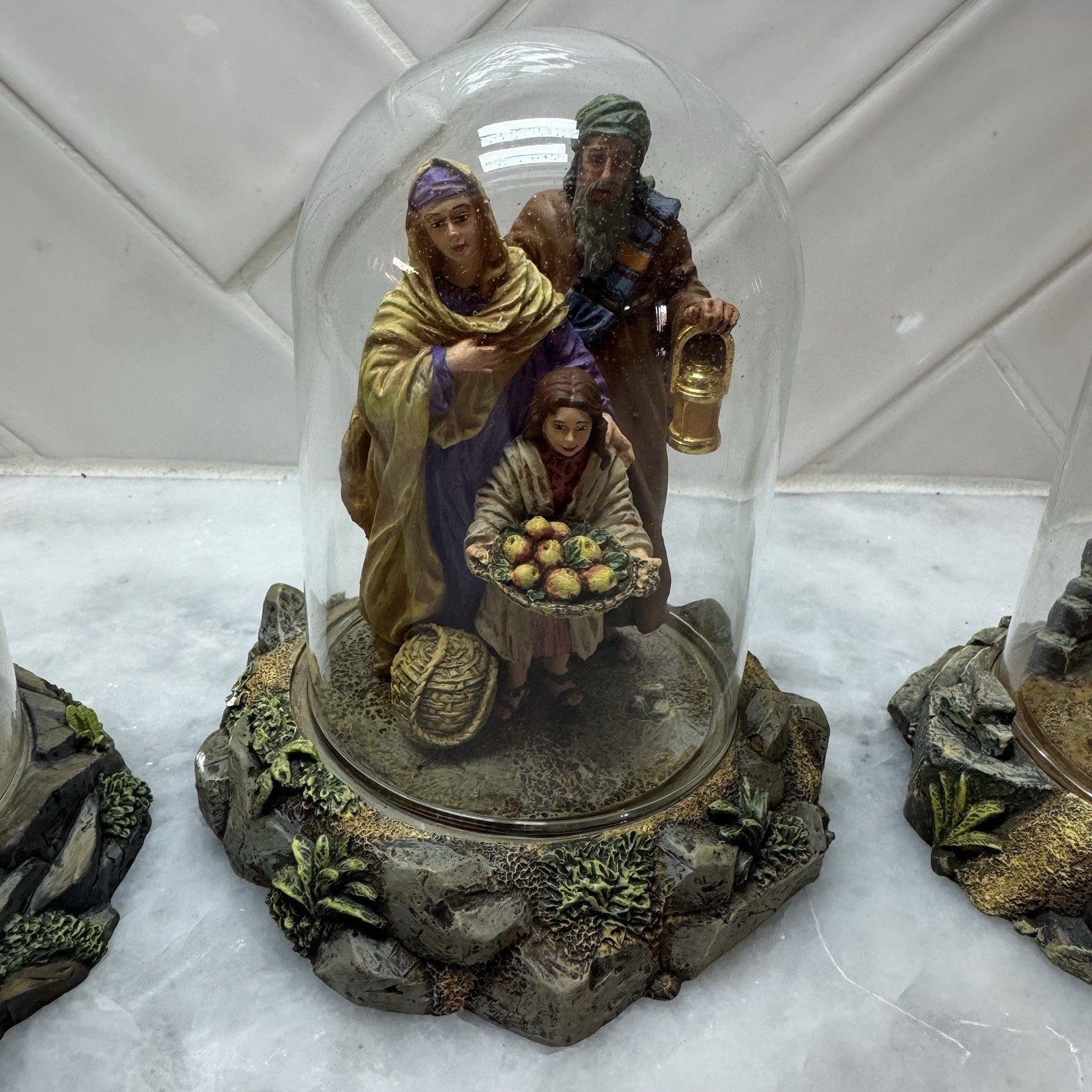 Franklin Mint Gianni Benvenuti Globe Nativity Set - A King Is Born