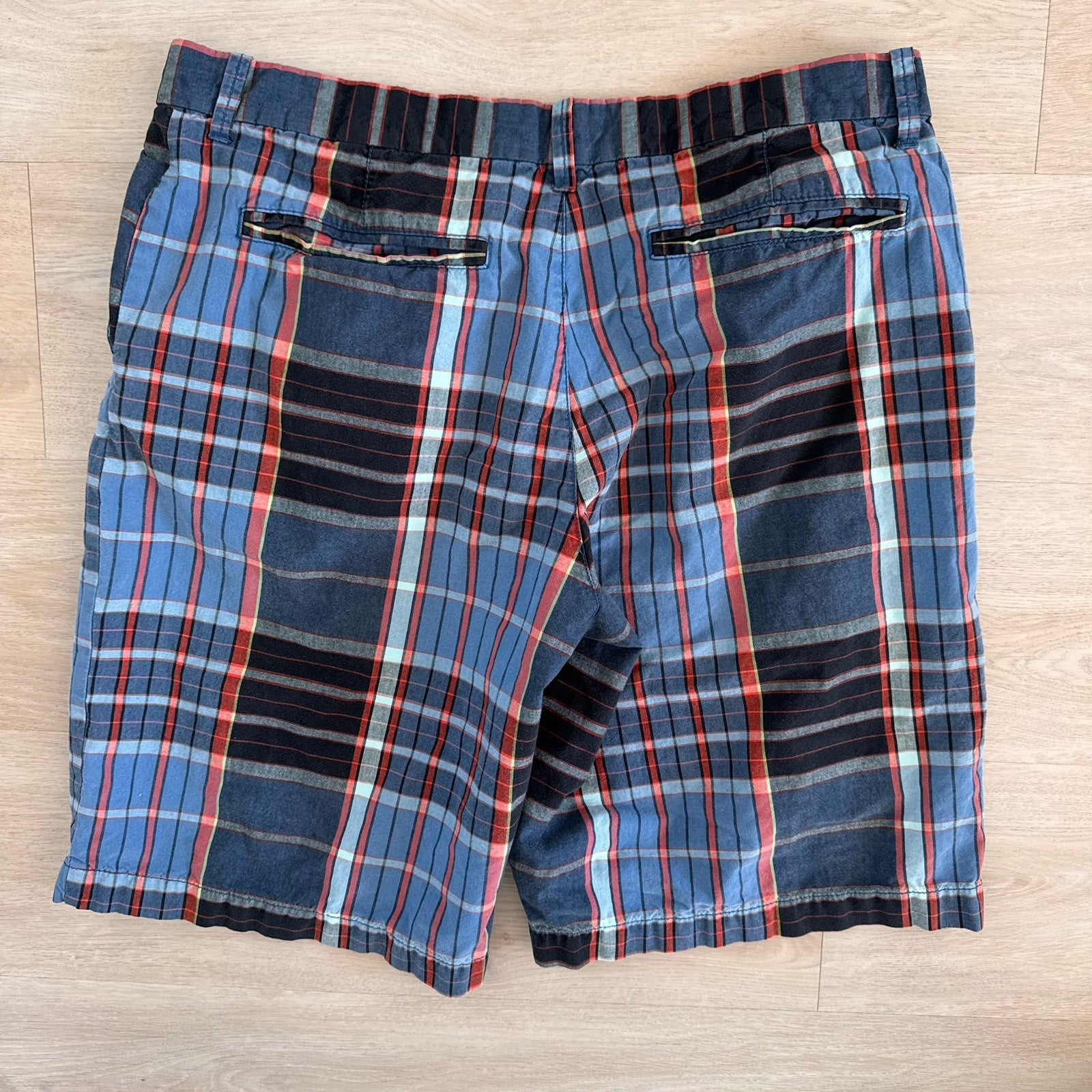 Old Navy Surplus Plaid Shorts Mens 36 Blue Red Cotton Flat Front