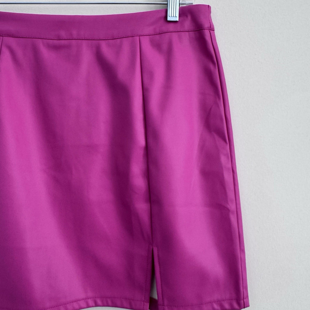Entro NWT Women’s Pink Faux Leather Mini Skirt L Slit Back Zip Statement