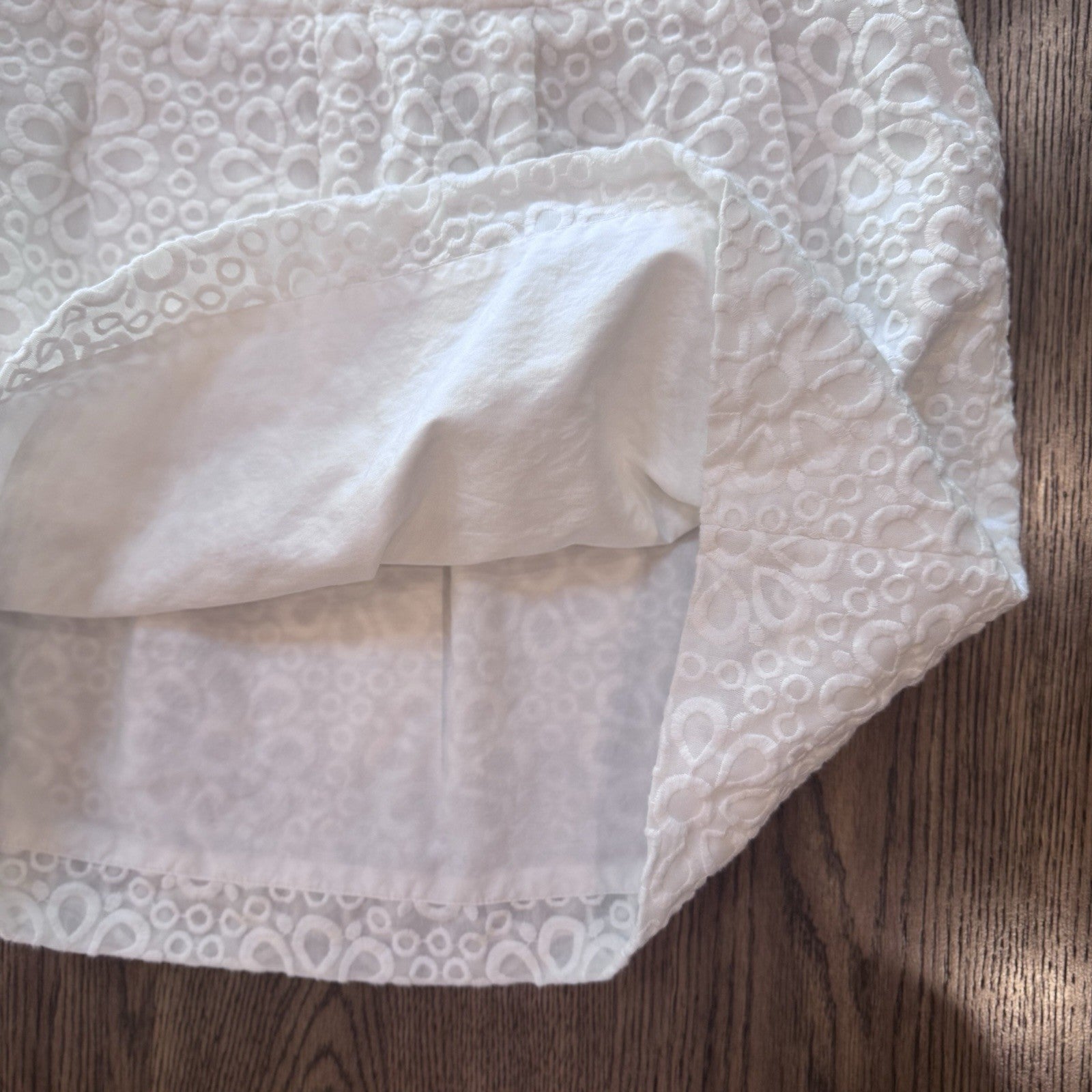 LOFT White Floral Eyelet Skirt Size 4 Cotton Lined Back Zip Embroidered Lace