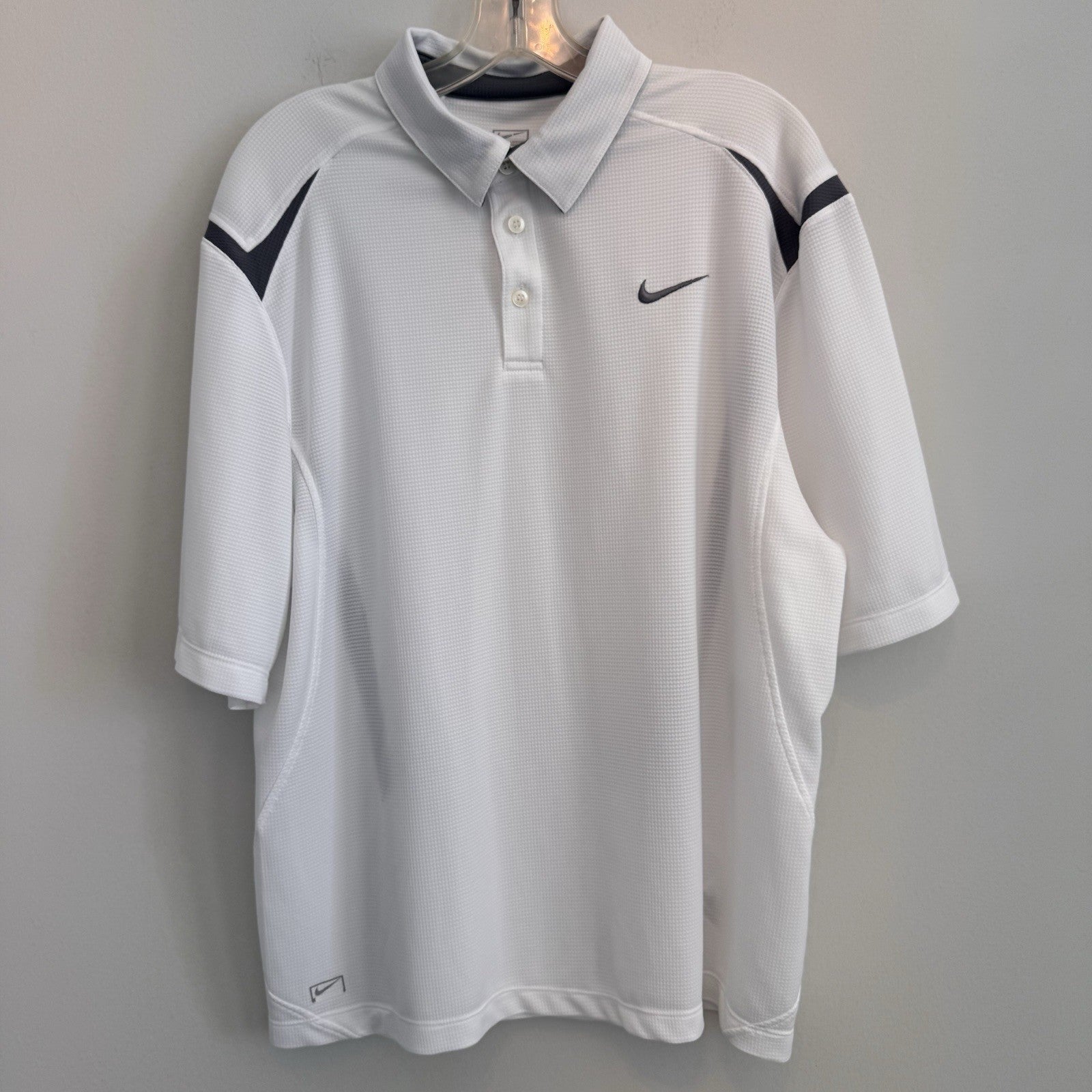 Nike Men's Medium White Performance Golf Polo Shirt Waffle Knit Swoosh