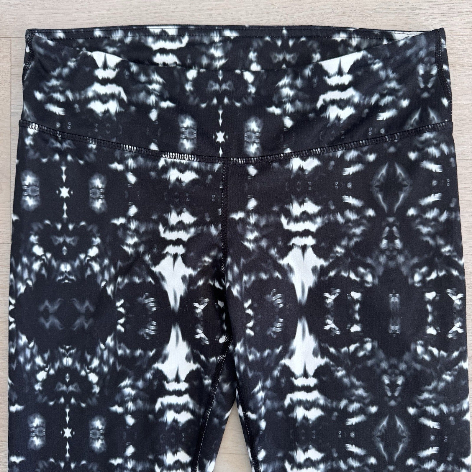 Fabletics High Rise Leggings Small Black White Abstract Print Activewear