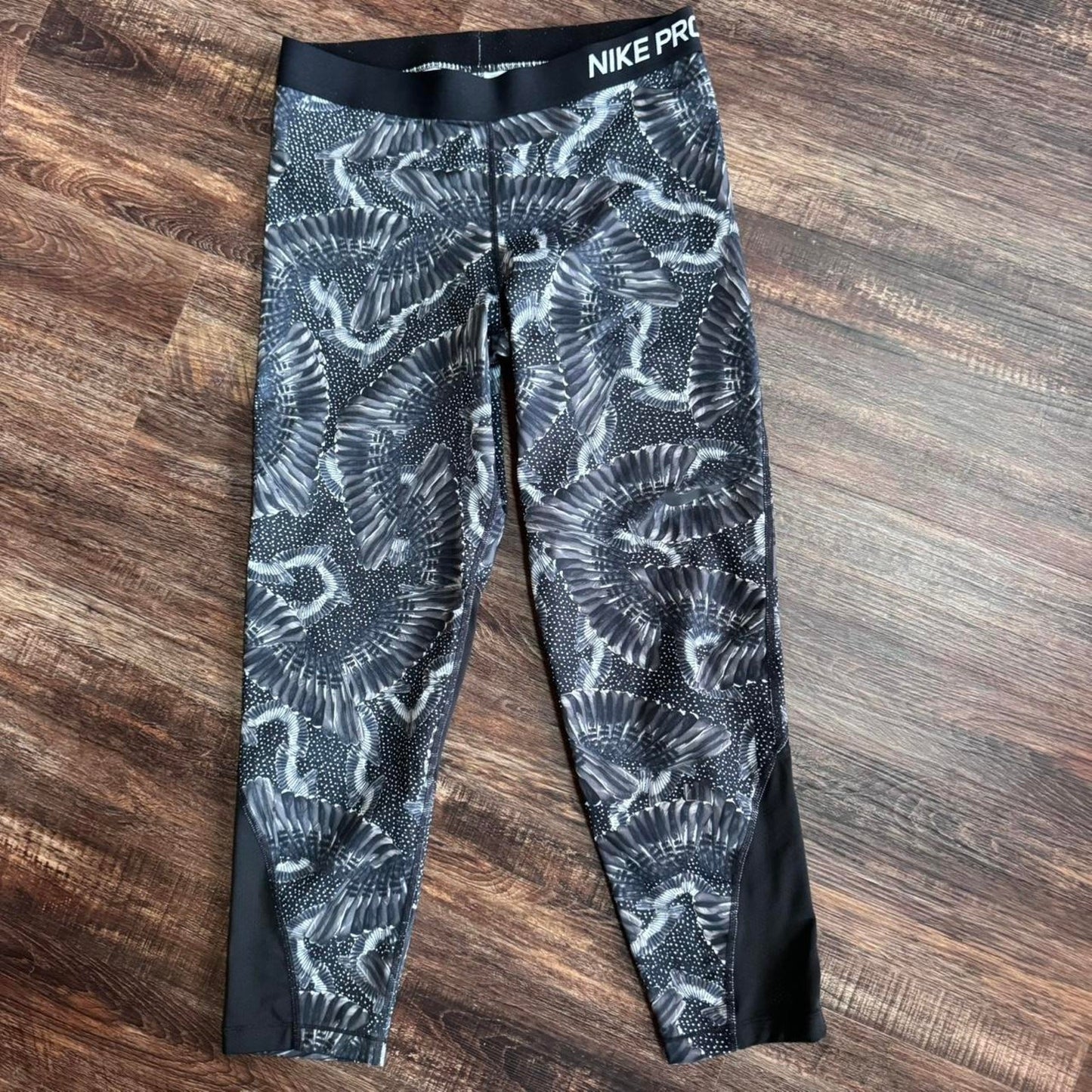 Women's Nike Pro Feather Printed Crop Tight leggings Size large