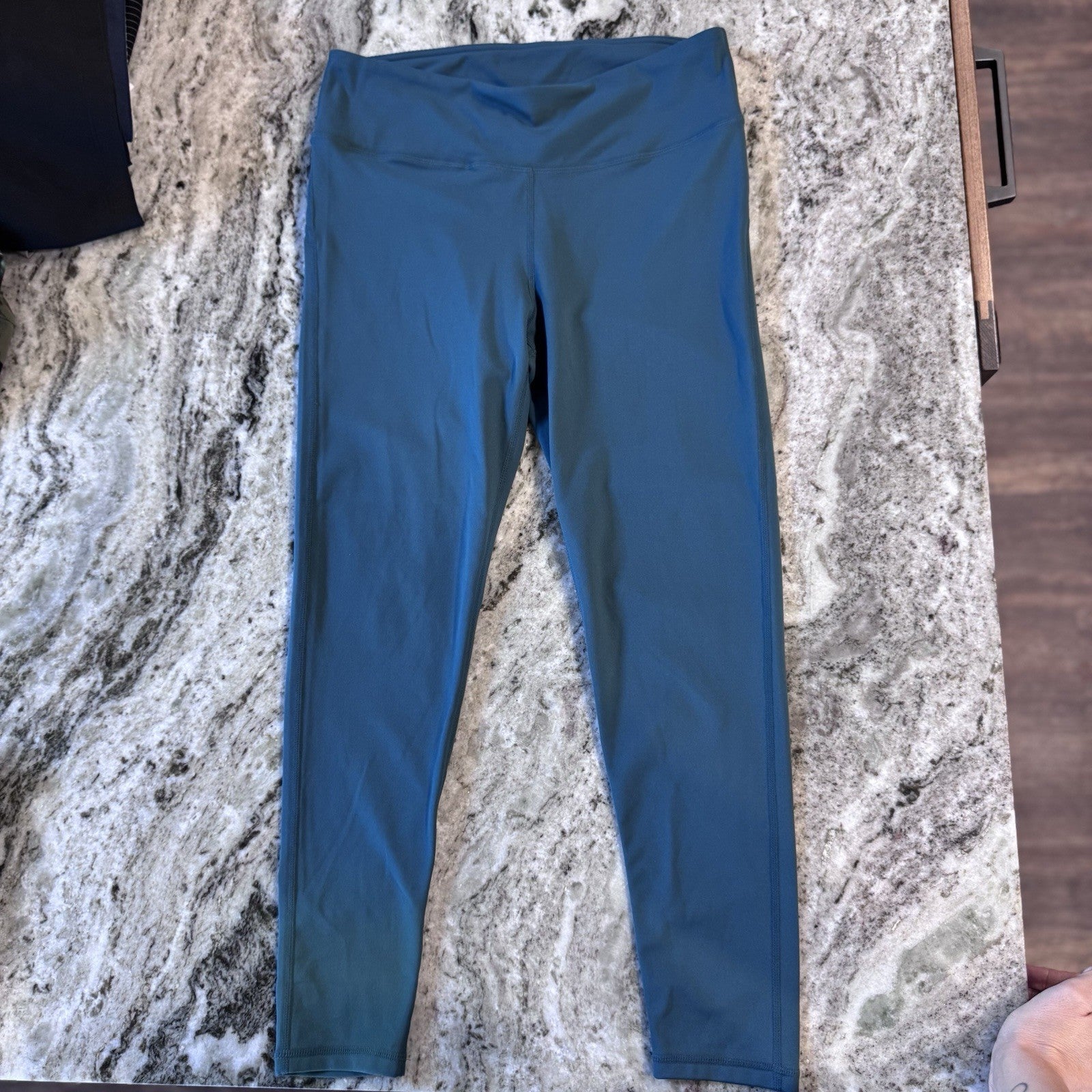 Fabletics High Waisted Seamless Mesh Legging Green Size Small.