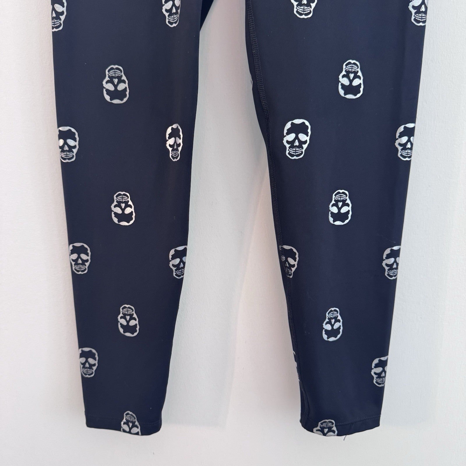 Nanette Lepore Skull Print High Rise Leggings Women’s Medium Black Silver