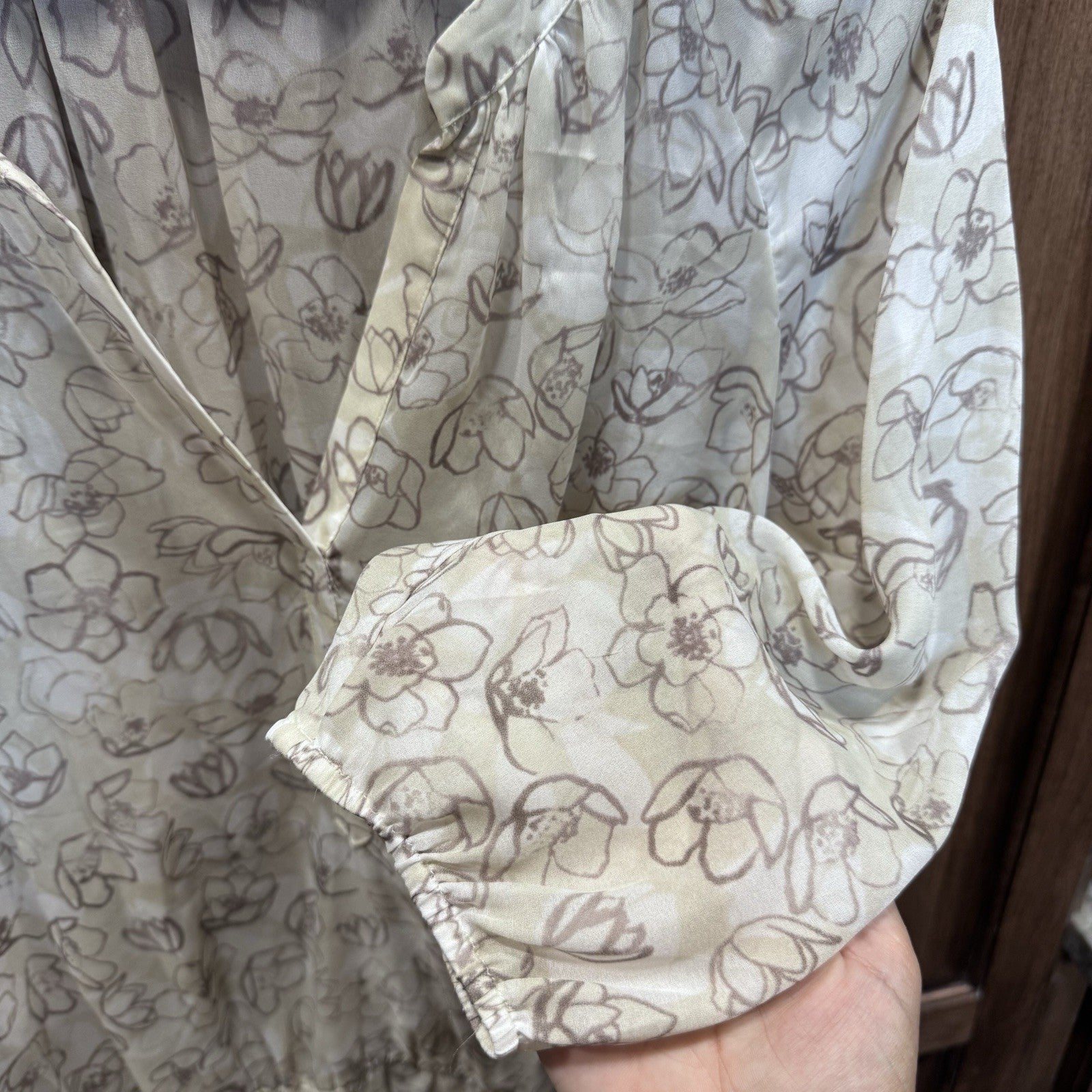 LOFT Women’s Blouse XS Ivory Gray Floral Peplum Hem 3/4 Sleeve Top Ann Taylor