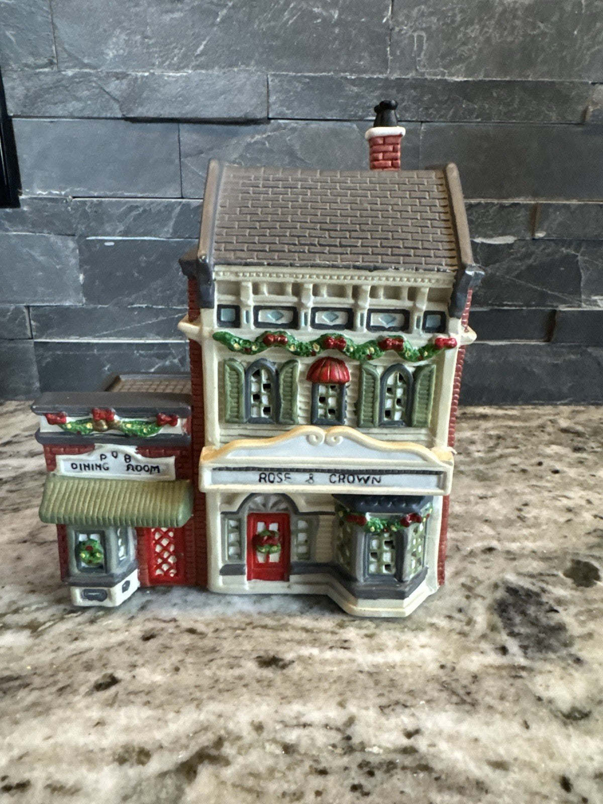 O'Well Dickens Keepsake Rose & Crown Hotel & Pub Lighted Christmas Village