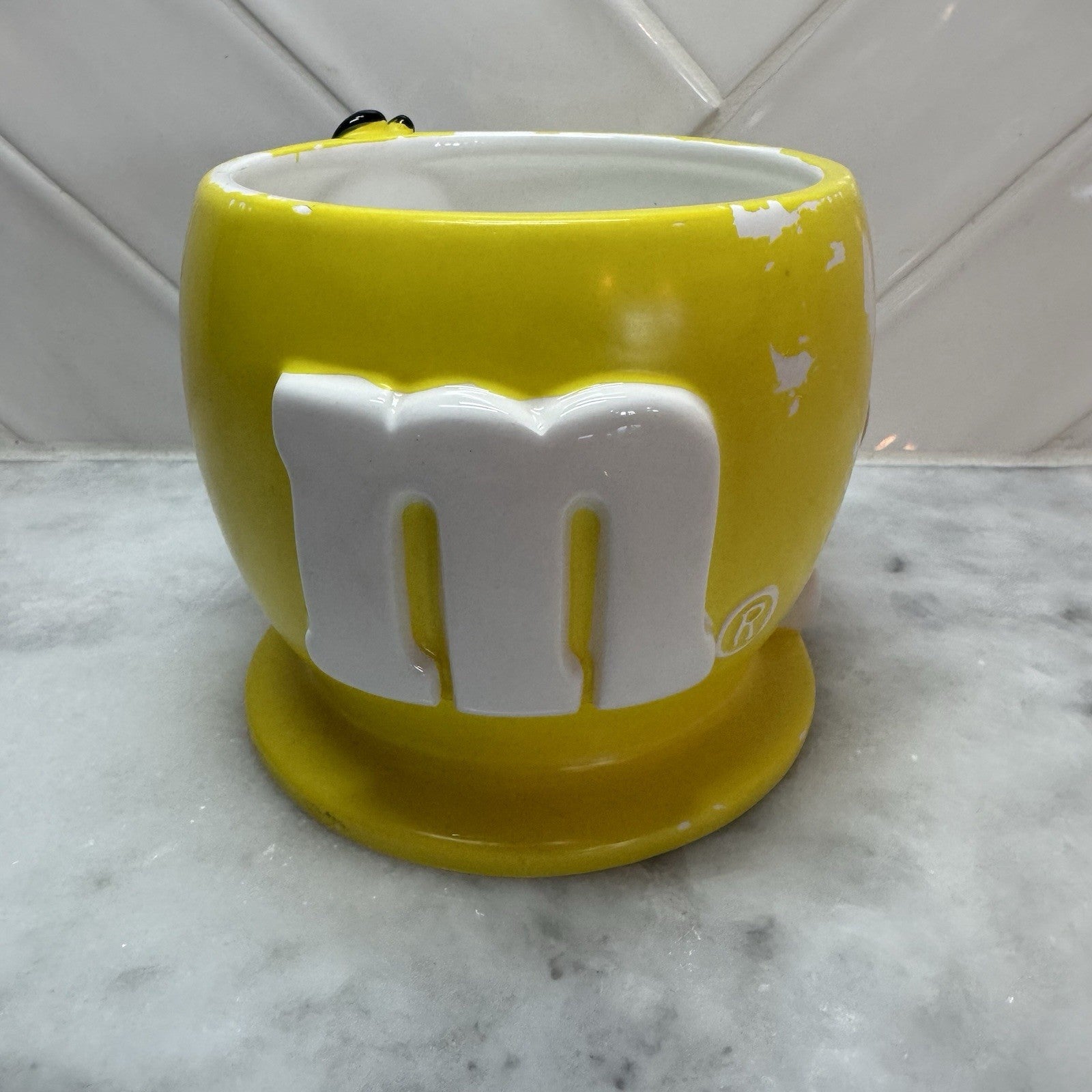 2 Vtg M&M Ceramic Jars Yellow & Red Candy Canister Galerie 3D