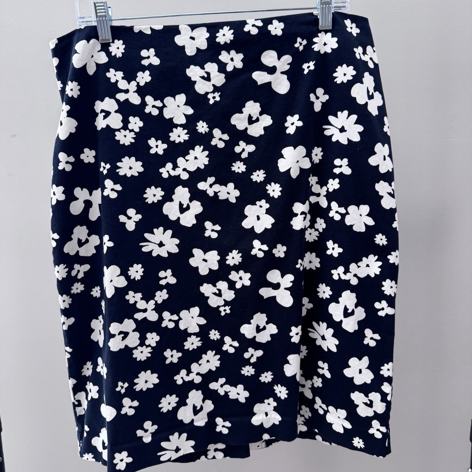 Talbots Women’s Skirt Size 14 Navy White Floral Print Cotton Stretch
