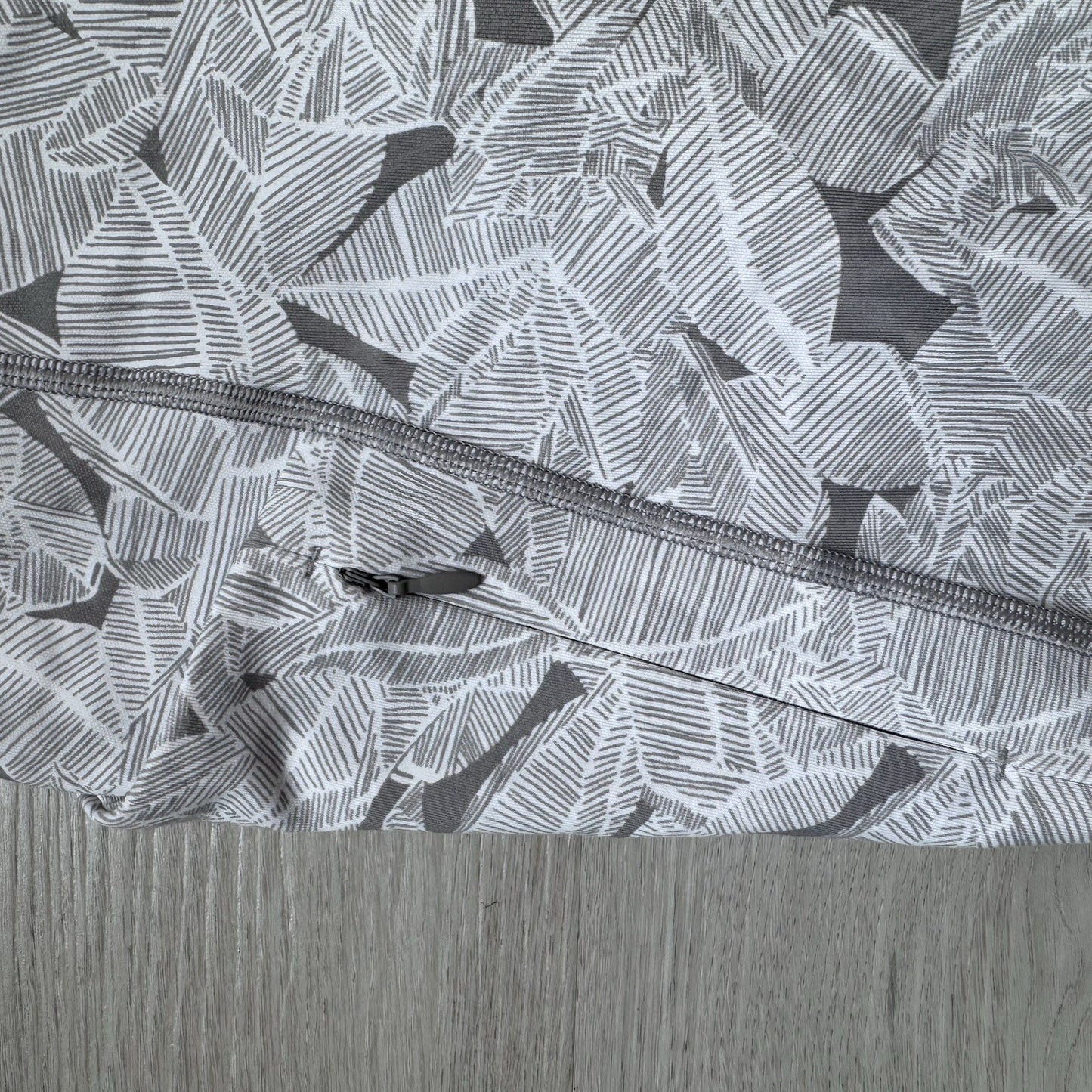 Athleta Gray White Leaf Print Leggings High Rise Womens Small Mesh Panel