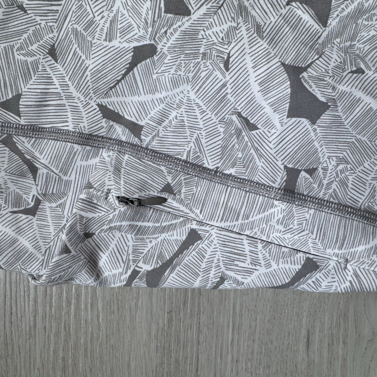 Athleta Gray White Leaf Print Leggings High Rise Womens Small Mesh Panel