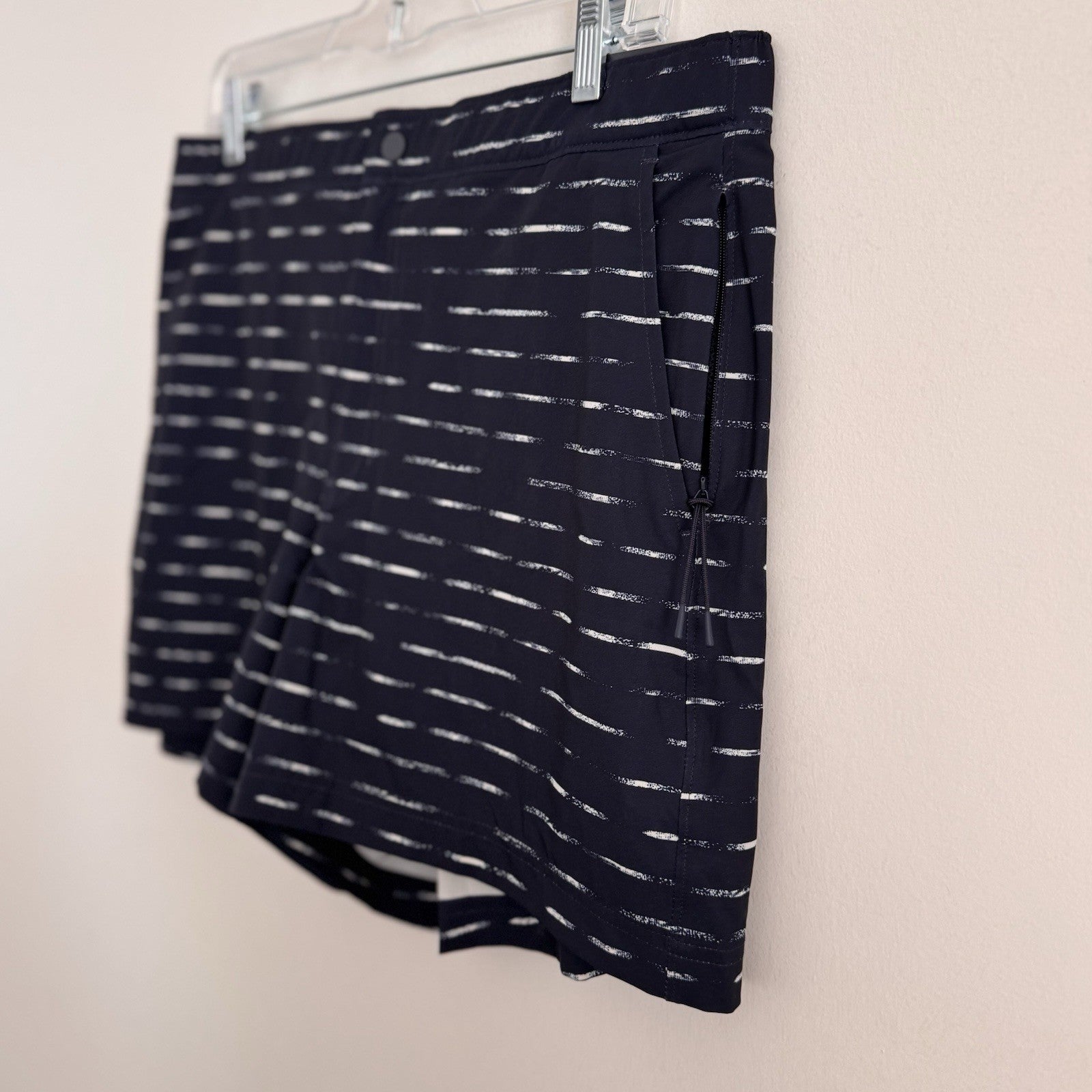 Men's VRST Navy 5" Resort Short Slim Fit Navy/Sand Stripe Size Large Active