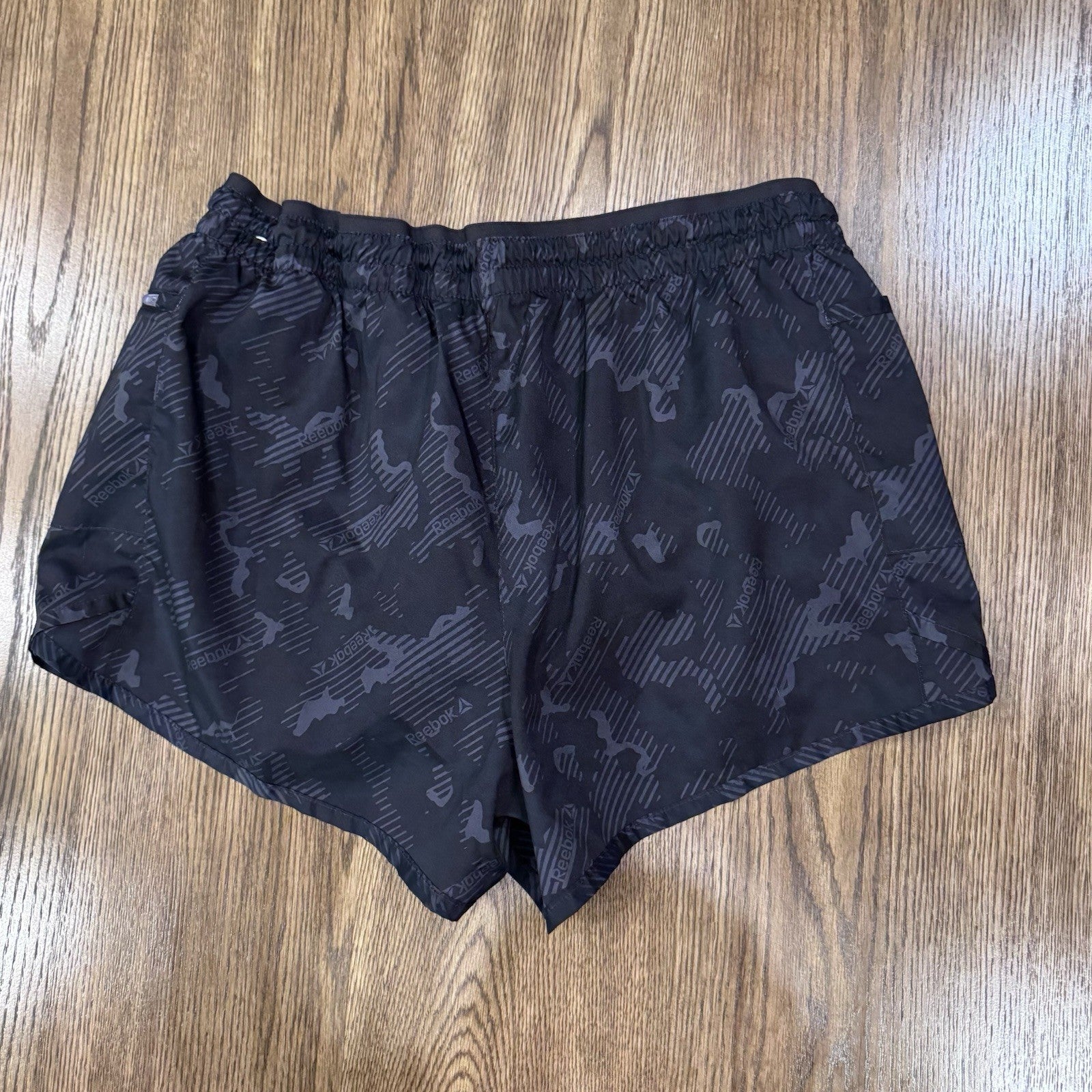 Reebok Women’s Running Shorts XL Black Reflective Logo Zip Pocket Liner