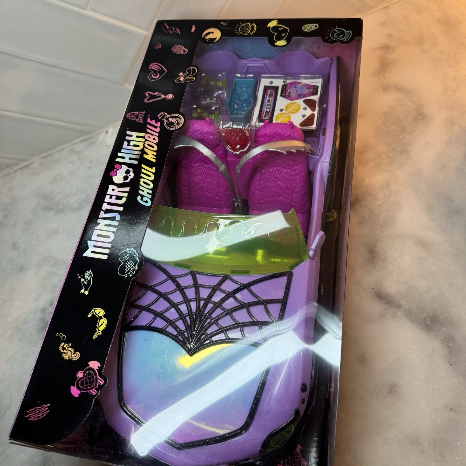Mattel Monster High Ghoul Mobile Car Playset Purple Pink with Accessories