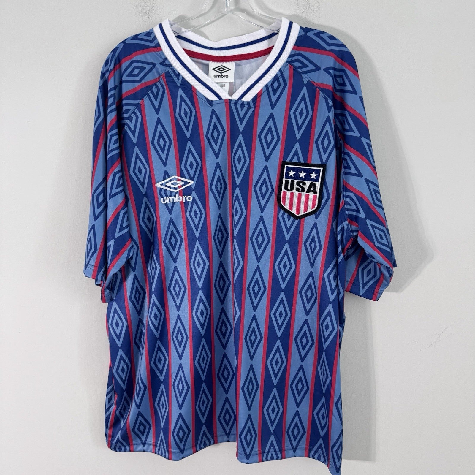 NWT Umbro USA Soccer Jersey Mens Large Blue Red Geometric Futbol Shirt