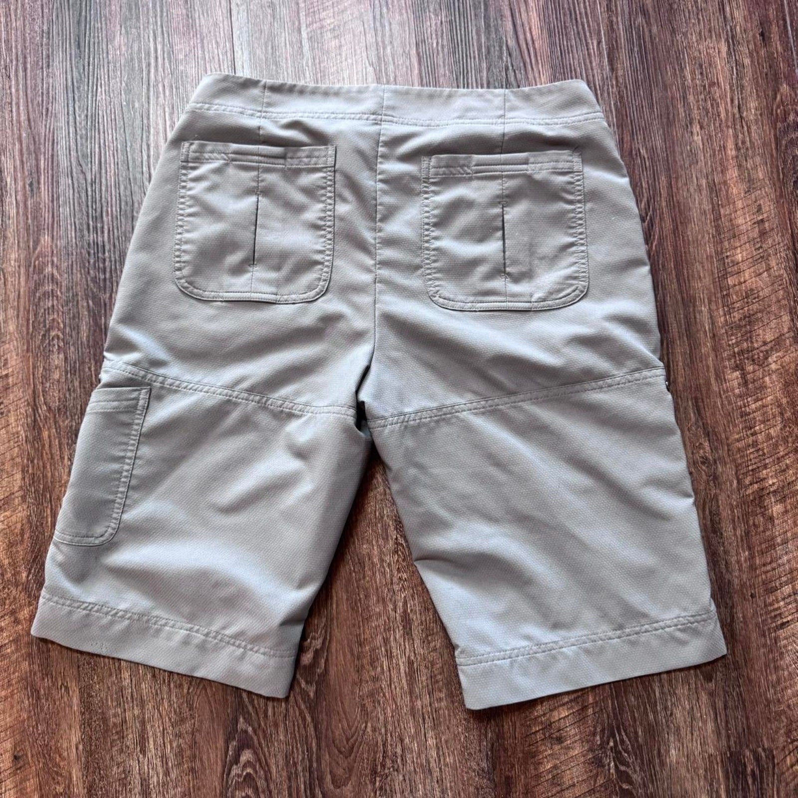 Grey Annika Cutter And Buck shorts with zipper pockets Size 6