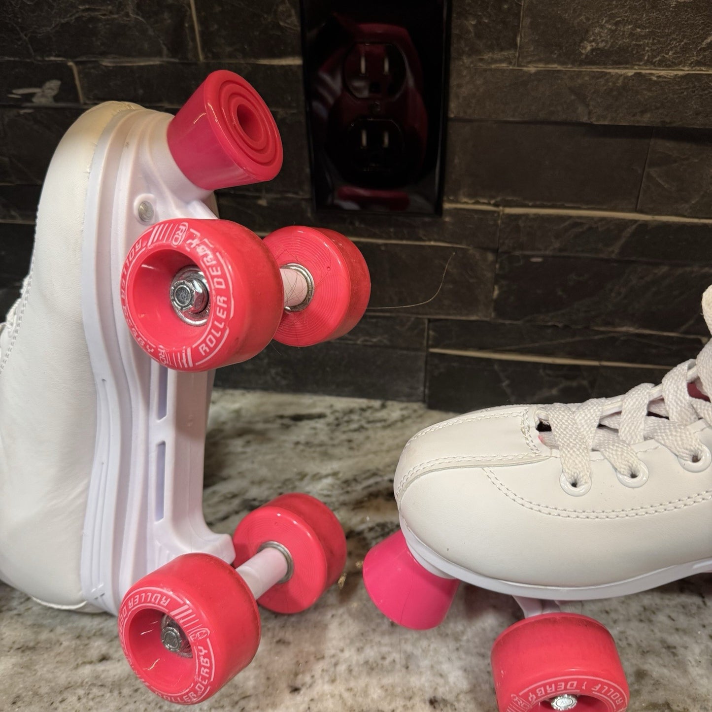 Roller Derby Roller Skates Girls Size 4 White/Pink/Silver Design Roller Star 350