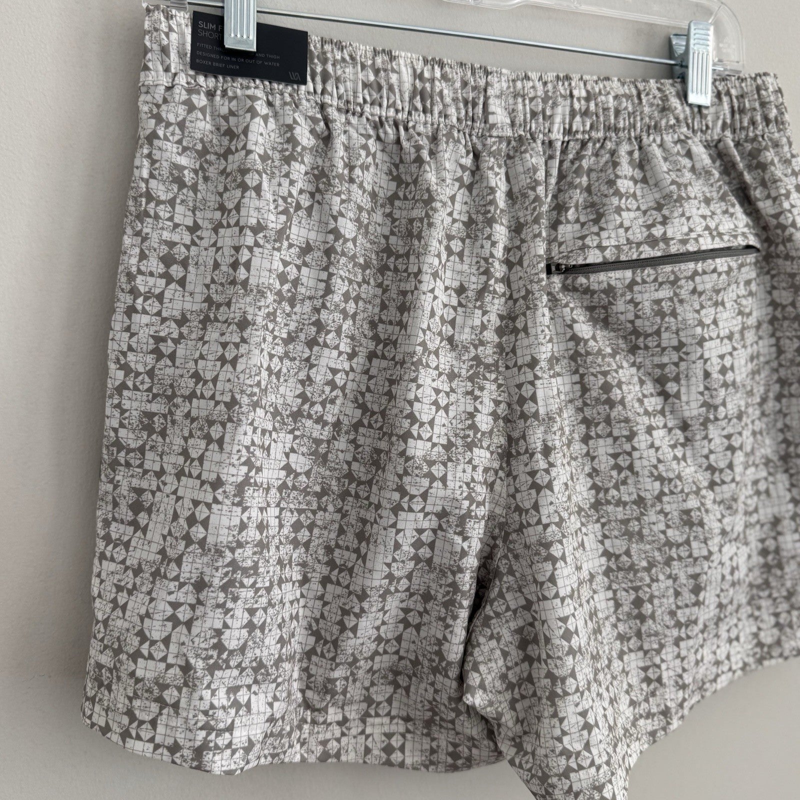 VRST Men's 5'' Resort Short, Slim Fit, White/Silver Stamped Geo Print, Small