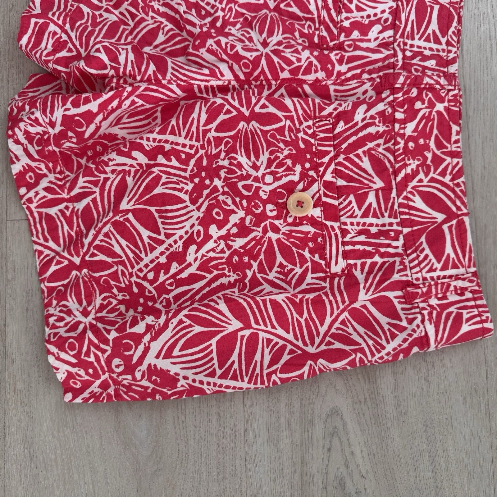 Lilly Pulitzer Women’s Pink White Tropical Print Shorts Size 4 Resort Callahan