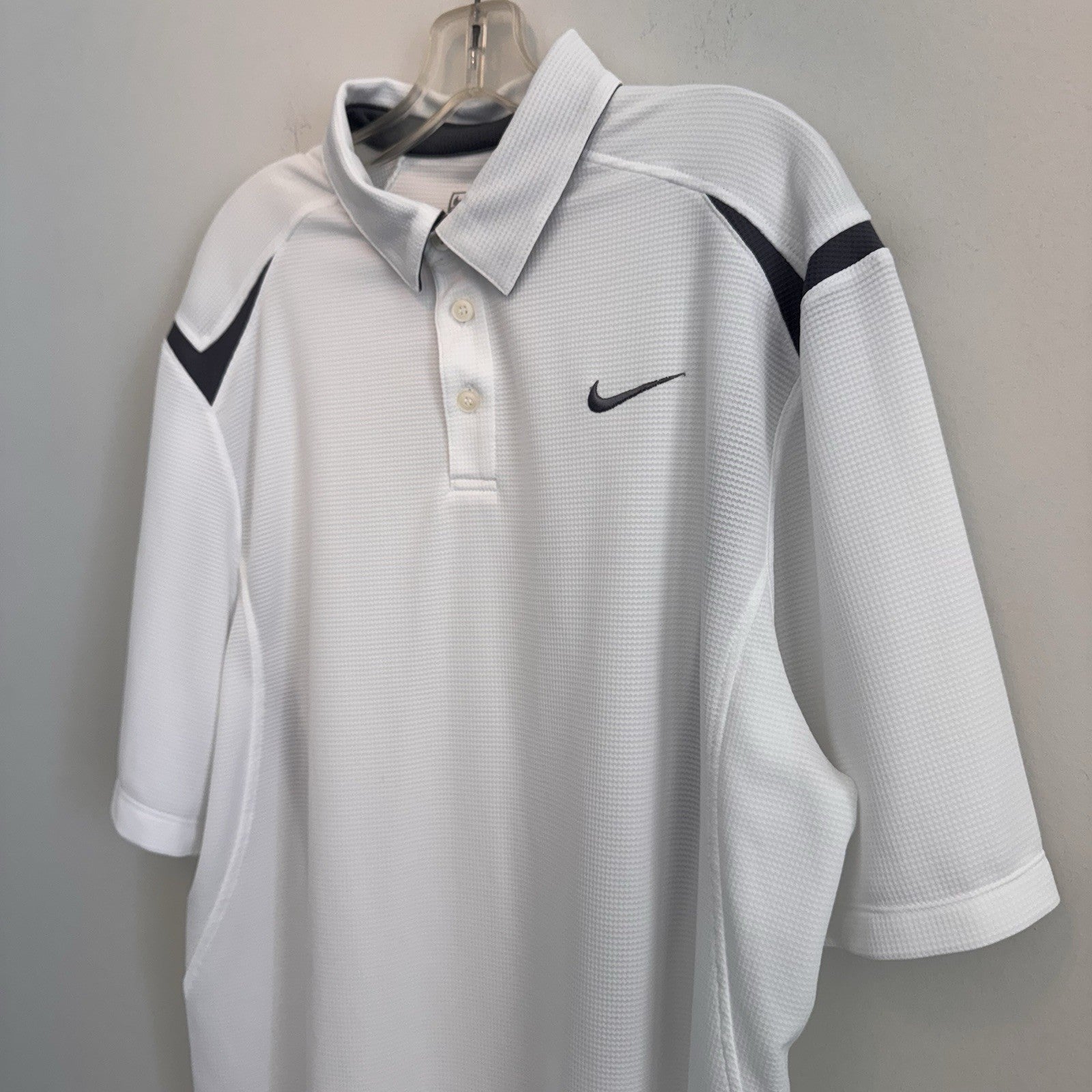 Nike Men's Medium White Performance Golf Polo Shirt Waffle Knit Swoosh
