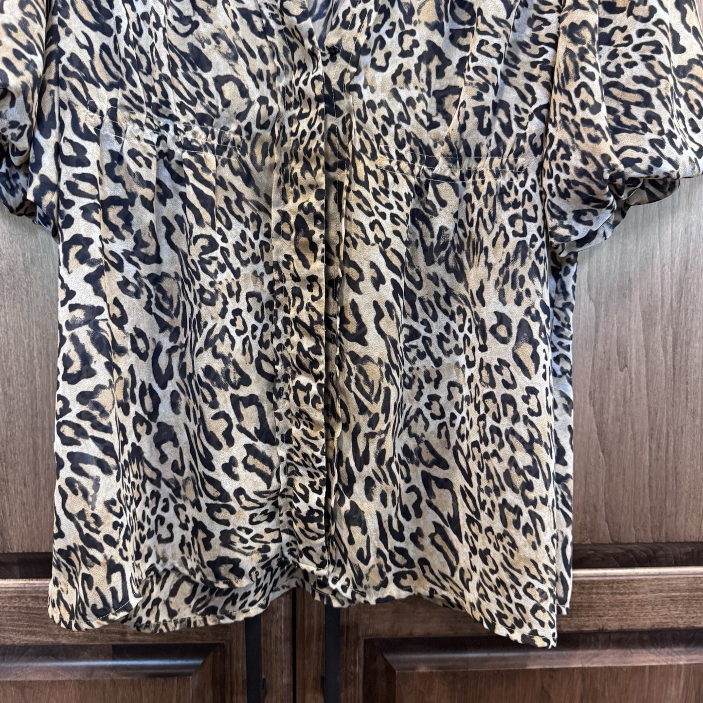 BCBGMAXAZRIA Leopard Print Blouse Short Sleeve Button Down Top Sz S