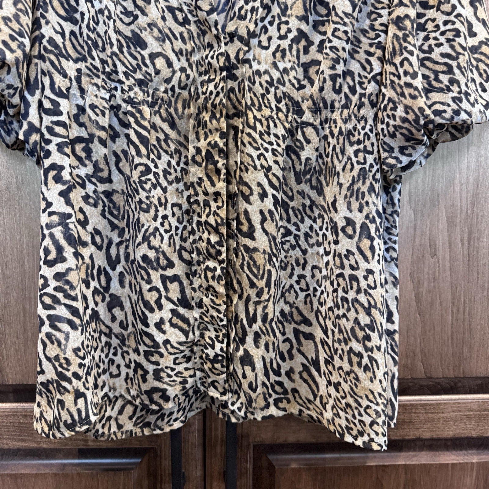 BCBGMAXAZRIA Leopard Print Blouse Short Sleeve Button Down Top Sz S