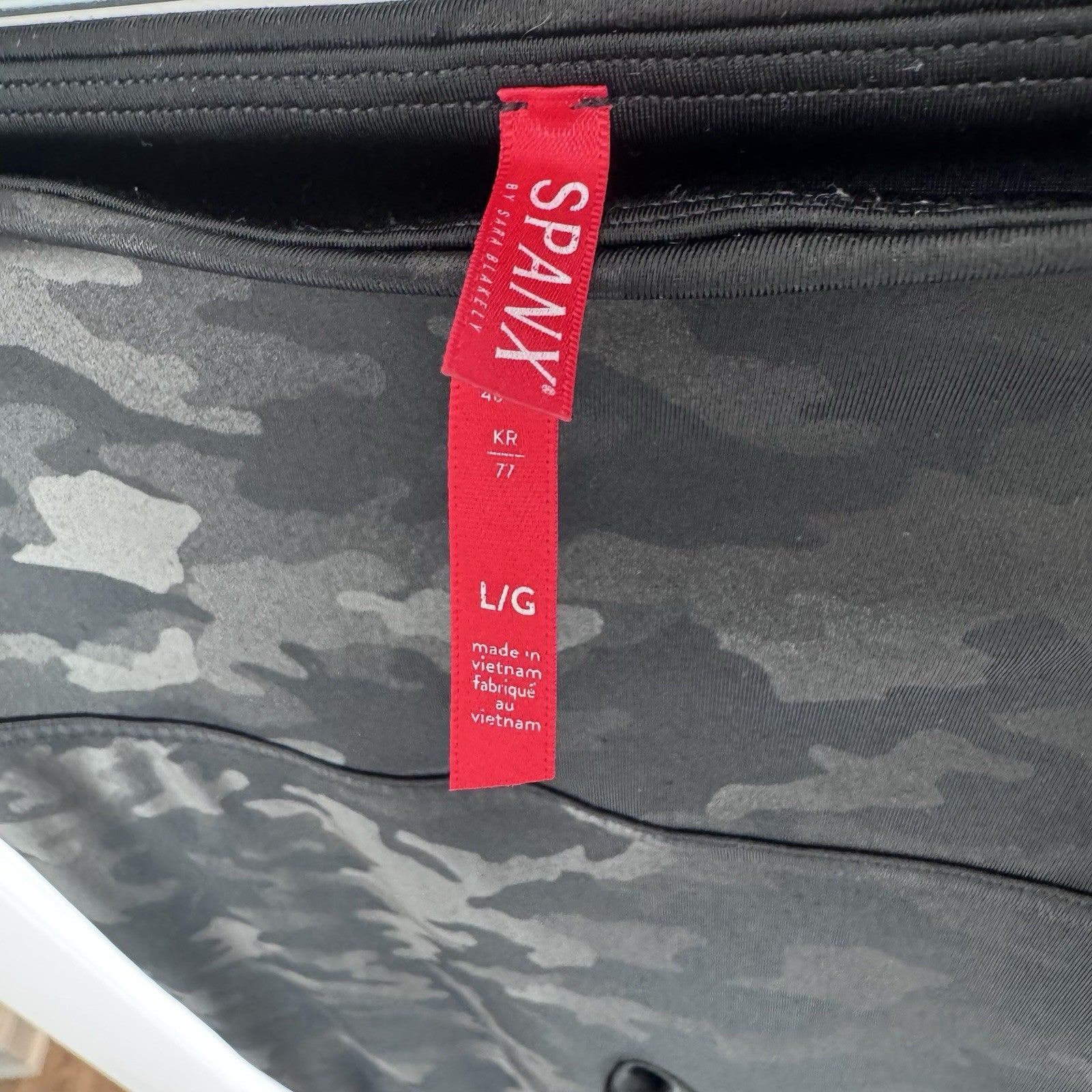 SPANX Black Camo High-Waisted Leggings – Women’s Large – Compression Activewear