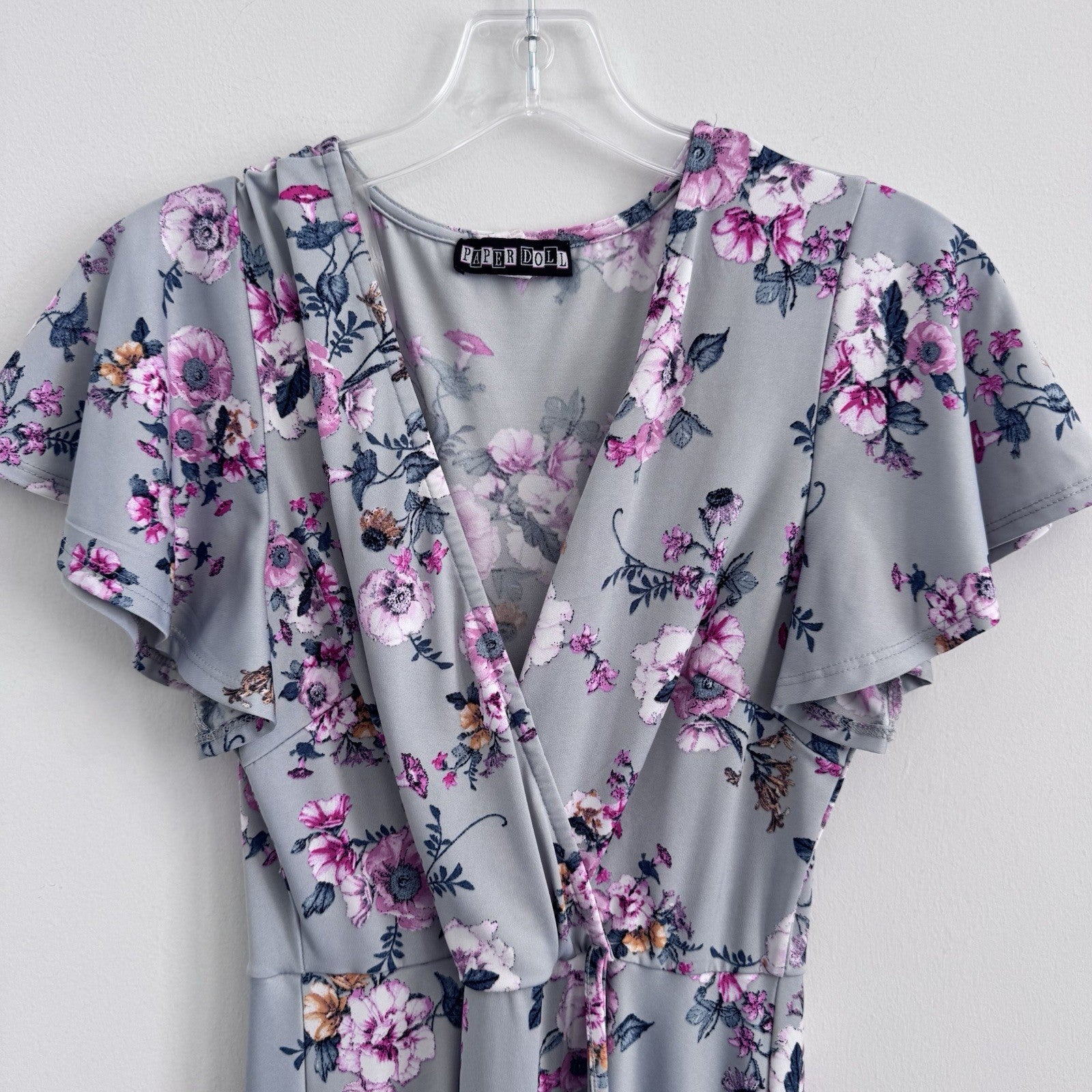 Paper Doll Women’s Floral Wrap Dress Gray Pink Flutter Sleeve Size M