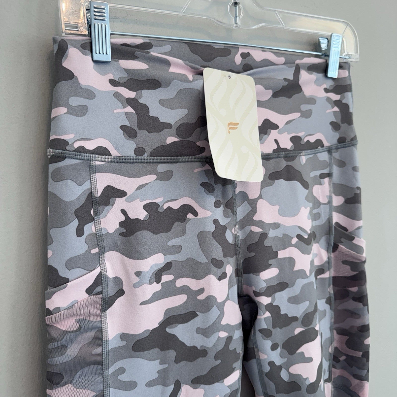 NWT Fabletics Mila Pocket Capri Leggings Camo Pink Gray M PowerHold