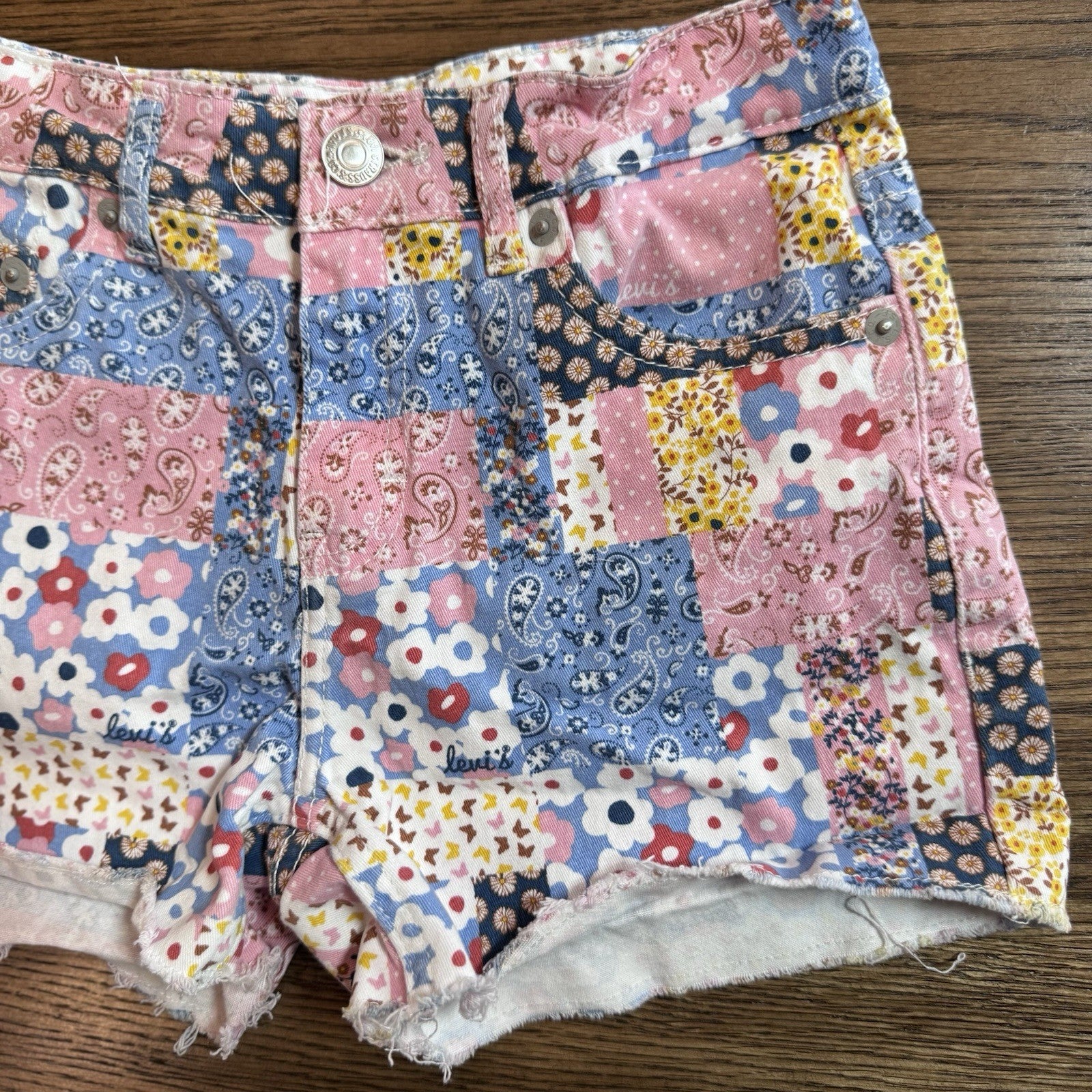 Levi’s Girls Girlfriend Shorts Size 10 Patchwork Floral Print Raw Hem Denim