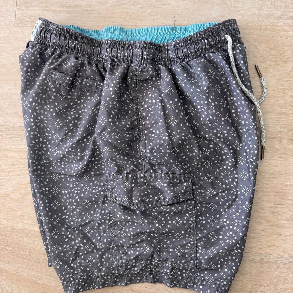 Spicy Tuna Men’s Large Gray Geometric Mandala Print Lined Swim Trunks L
