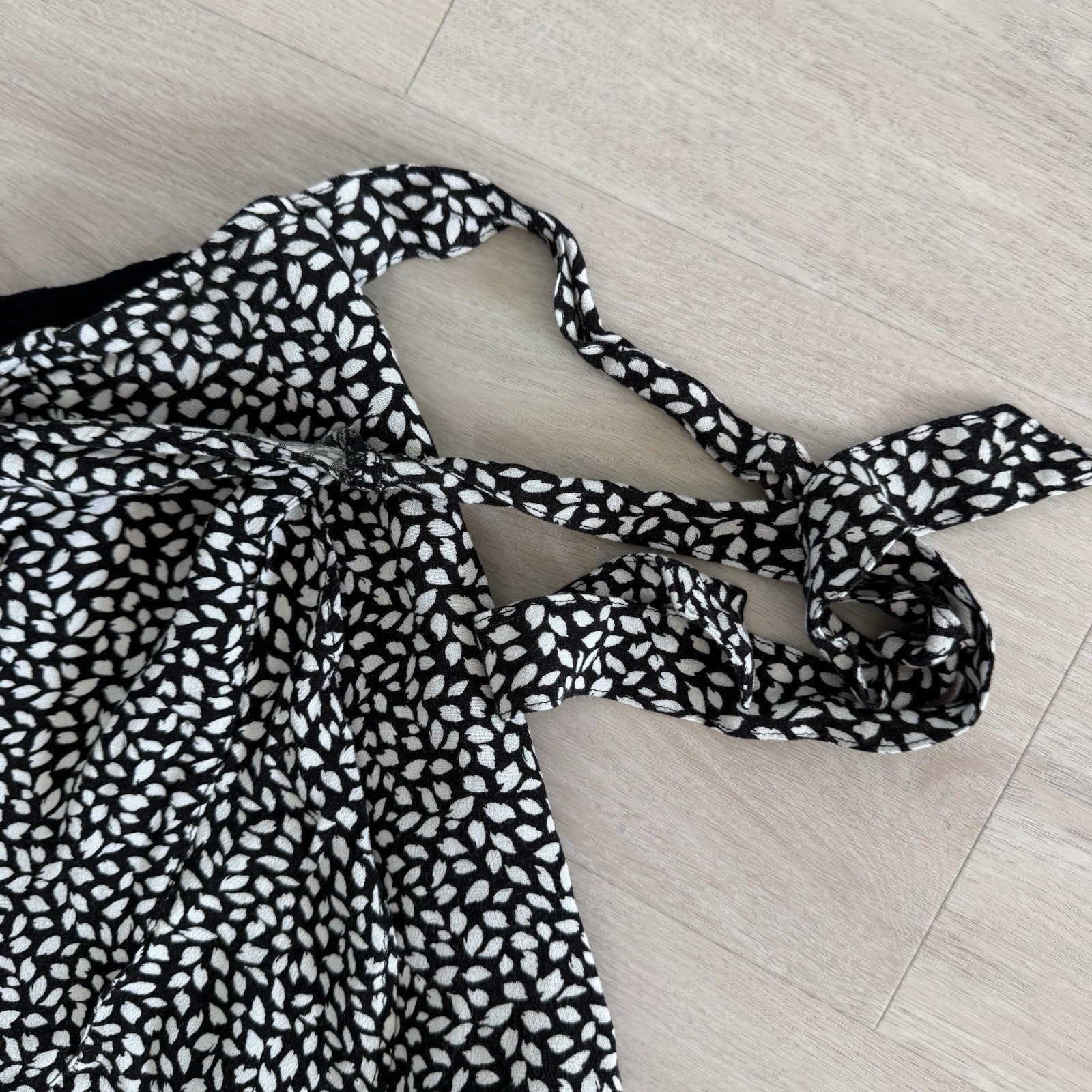 Abercrombie Fitch Wrap Skirt M Black White Floral Y2K Ruffle Hem