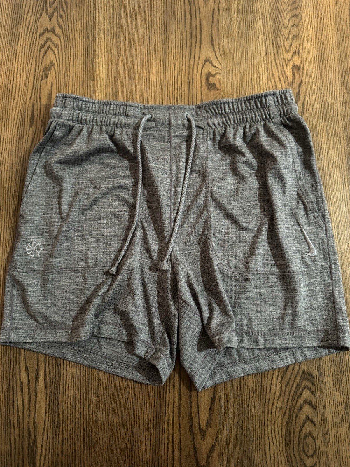 NEW Nike Men's Dri-FIT Yoga 5" Unlined Shorts Grey Size Small- support Vets