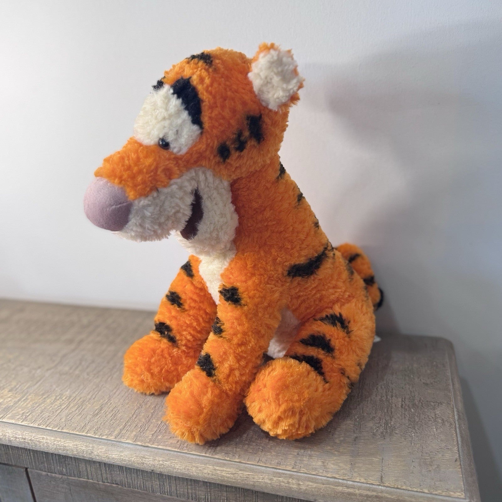 TIGGER PLUSH Walt Disney Theme Park Winnie the Pooh Disneyland Walt Disney World