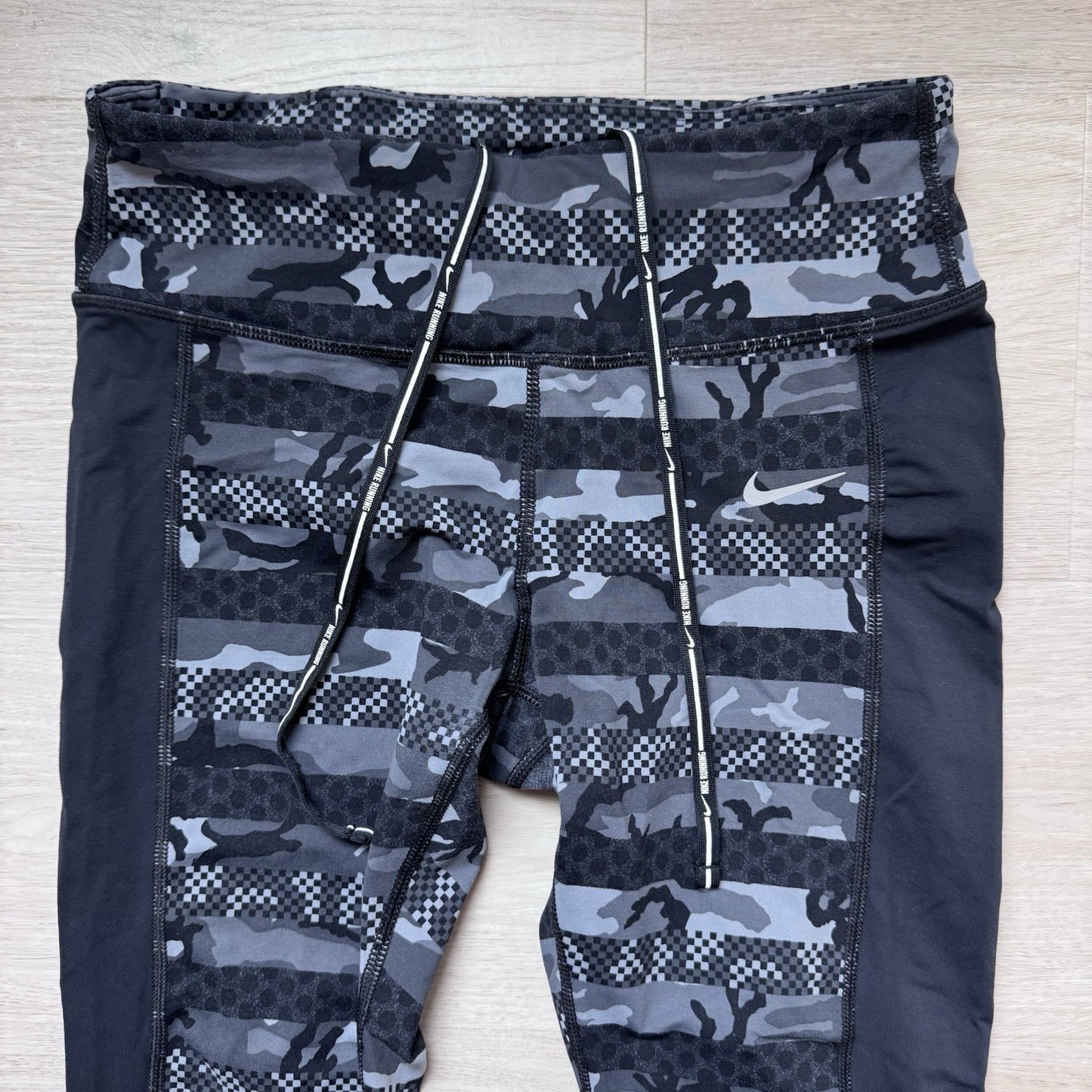 Nike Dri Fit Camo Leggings Womens Small Black Gray Running Drawstring Zip