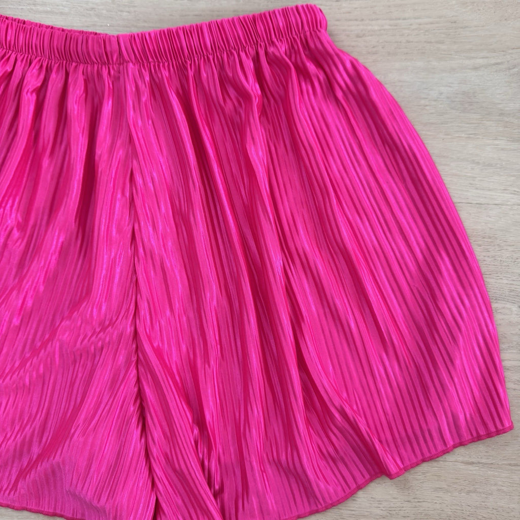 Good American Fuchsia Women’s Pleated Shorts 00 0 Satin Barbiecore