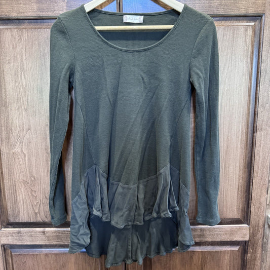 Altar’d State Waffle Knit Long Sleeve Ruffle Hem Tunic Top Women’s Small