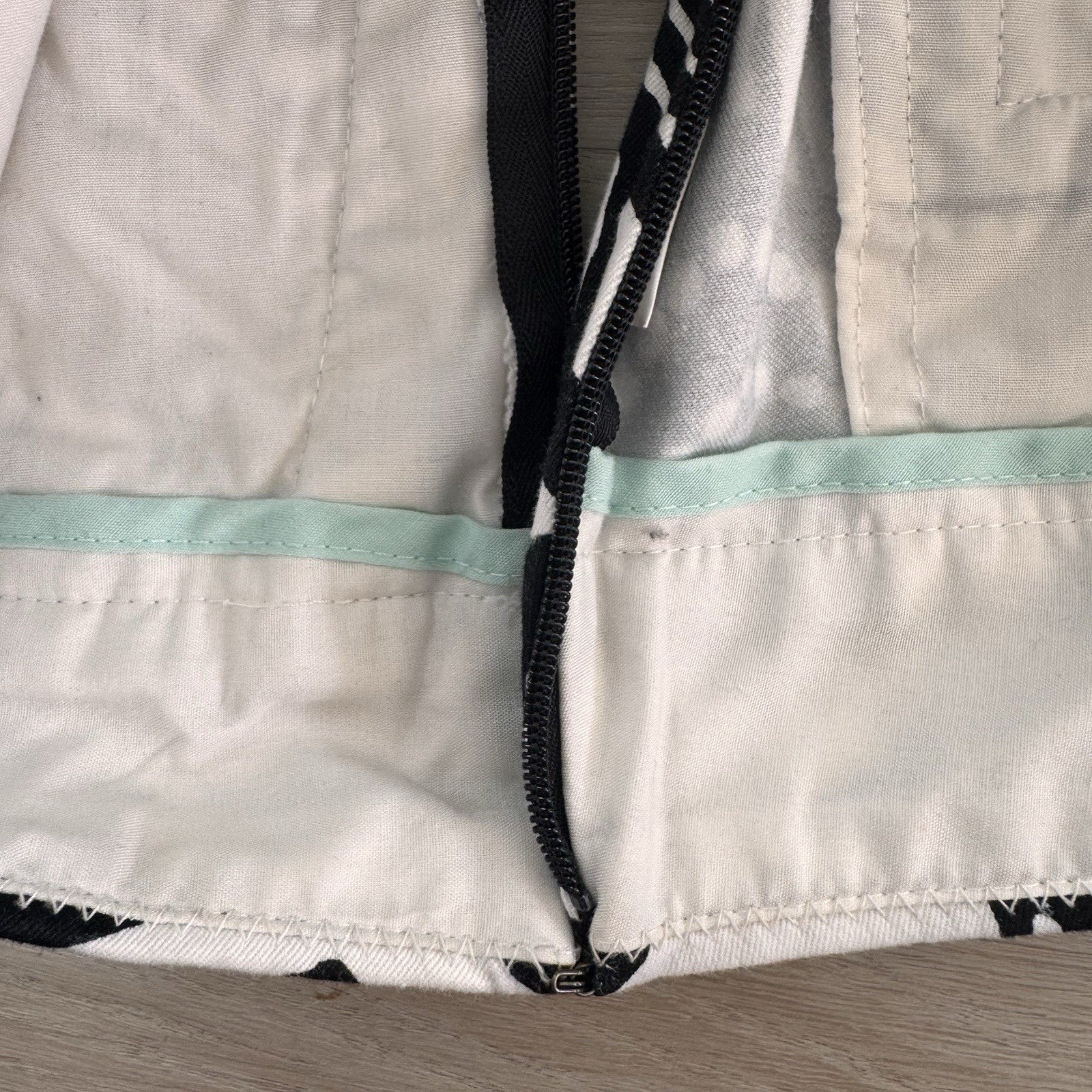 J.Crew Women’s Black White Geometric Stretch Shorts Size 6 Preppy Chic