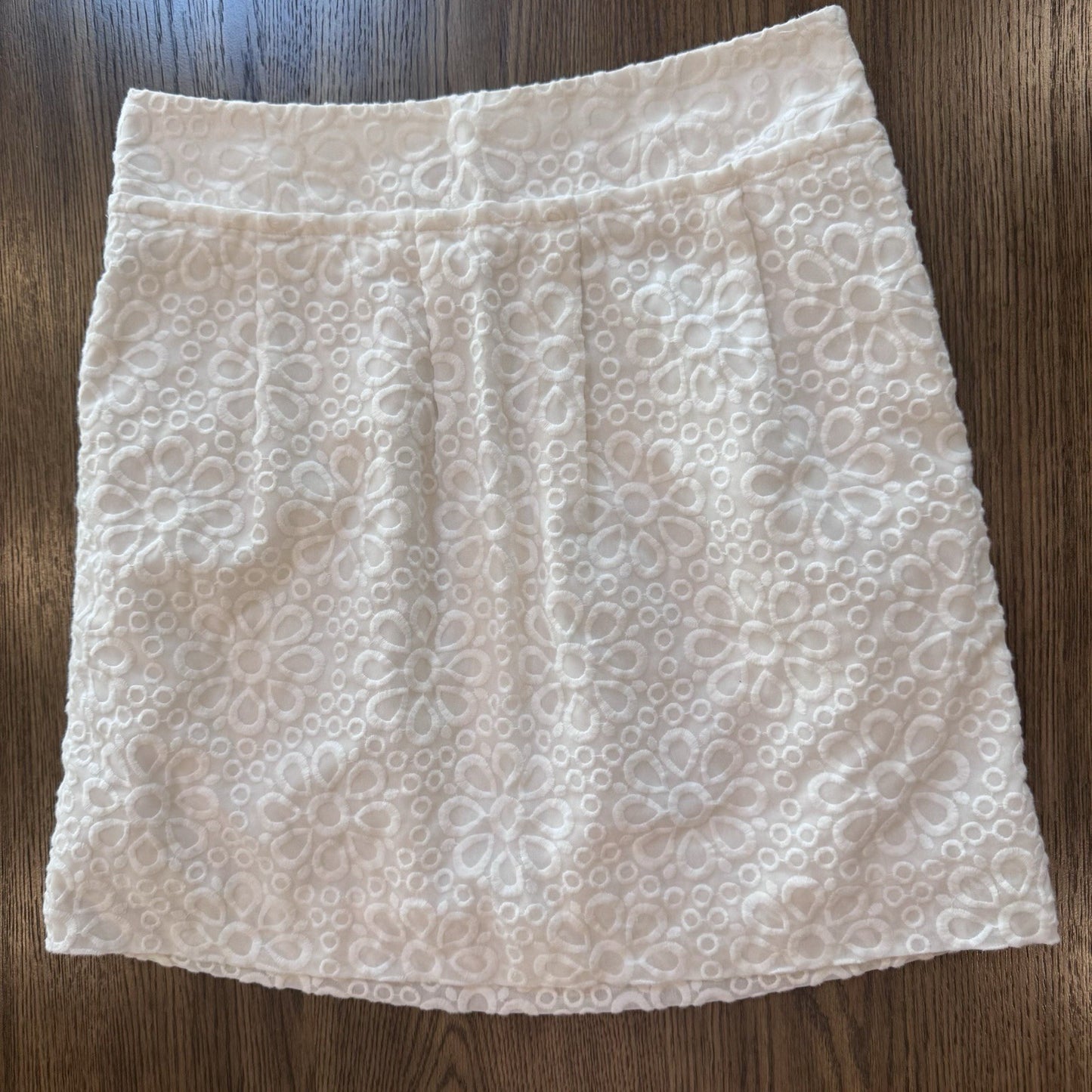 LOFT White Floral Eyelet Skirt Size 4 Cotton Lined Back Zip Embroidered Lace