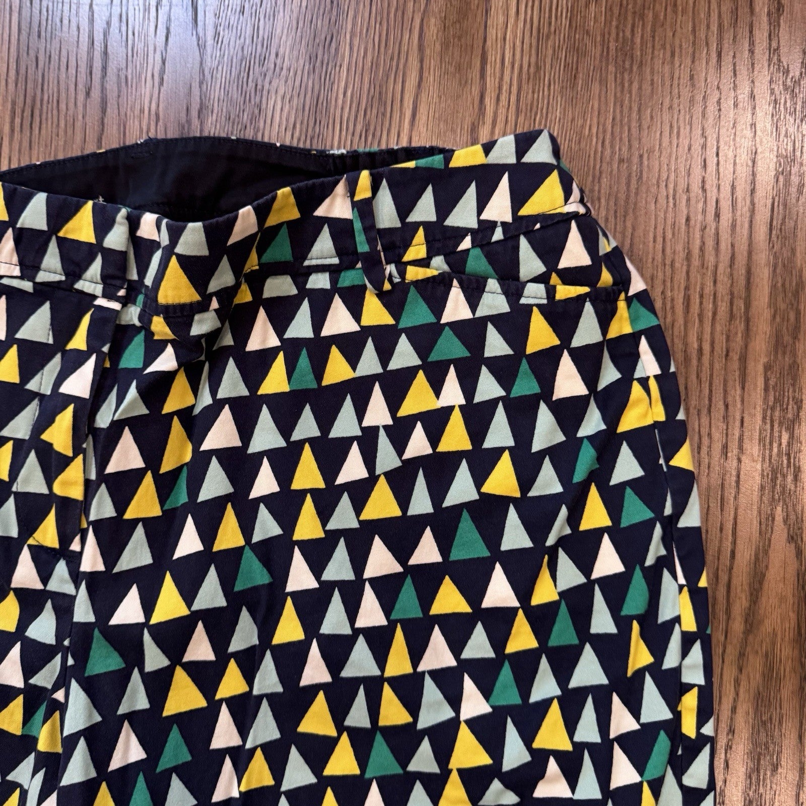 Talbots Perfect Shorts Size 14W | Colorful Triangle Print | Stretch Cotton