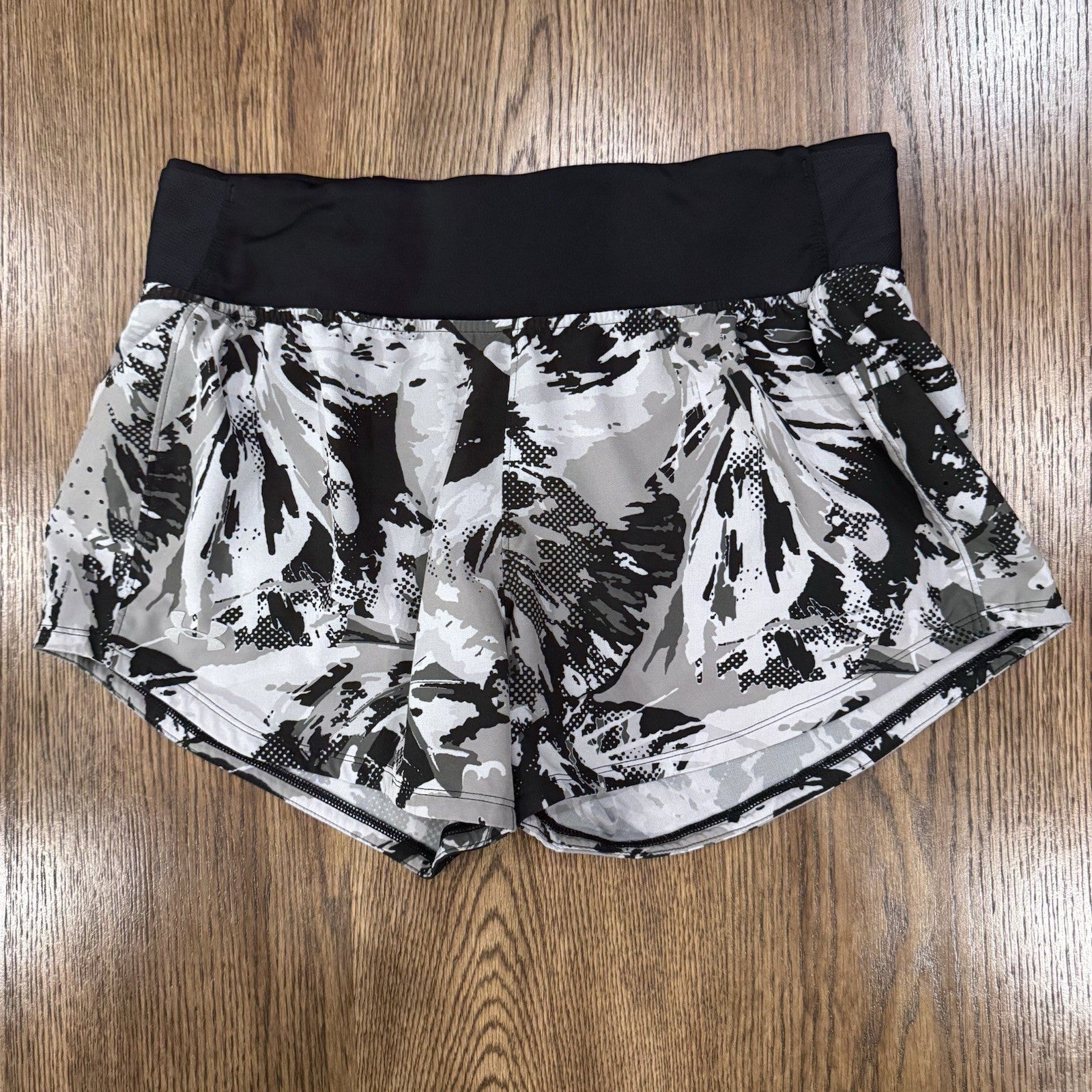 Under Armour Speedpocket Running Shorts Women’s Medium Camo Print 